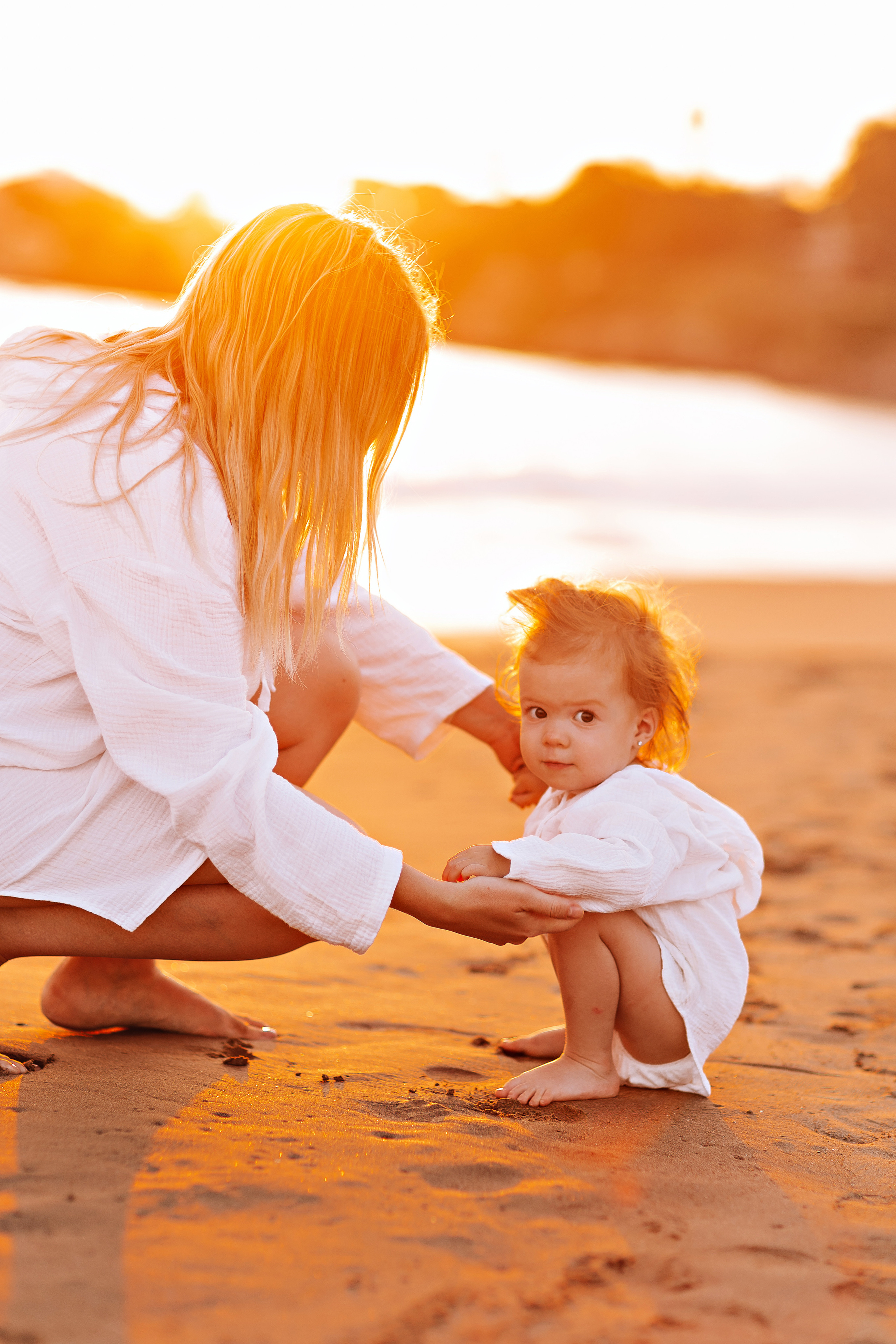 Сиде с малышкой. Семейный фотограф Тюмень, фотограф на роды Салмина Мария