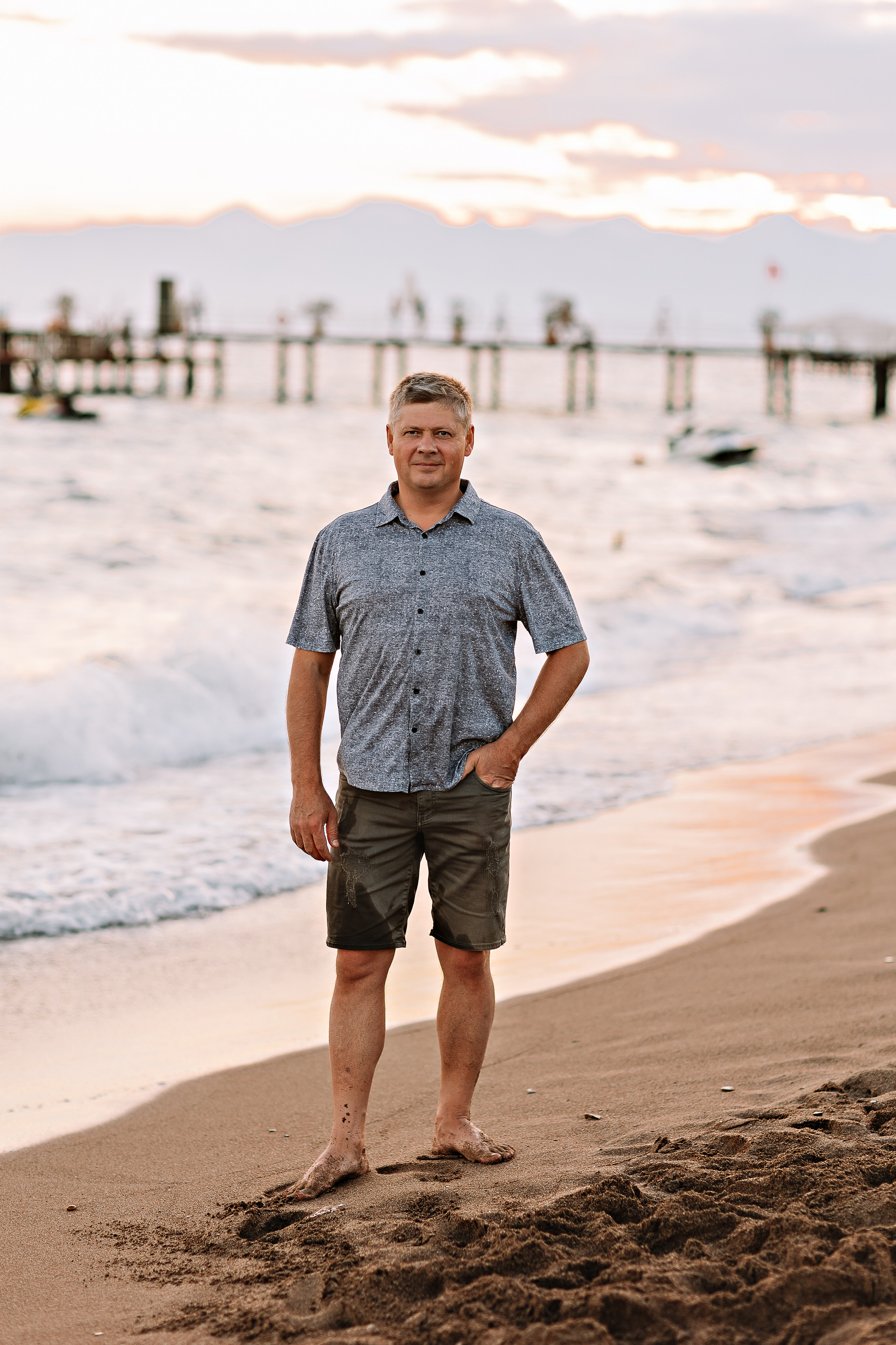 Семейная на берегу. Семейный фотограф Тюмень, фотограф на роды Салмина Мария