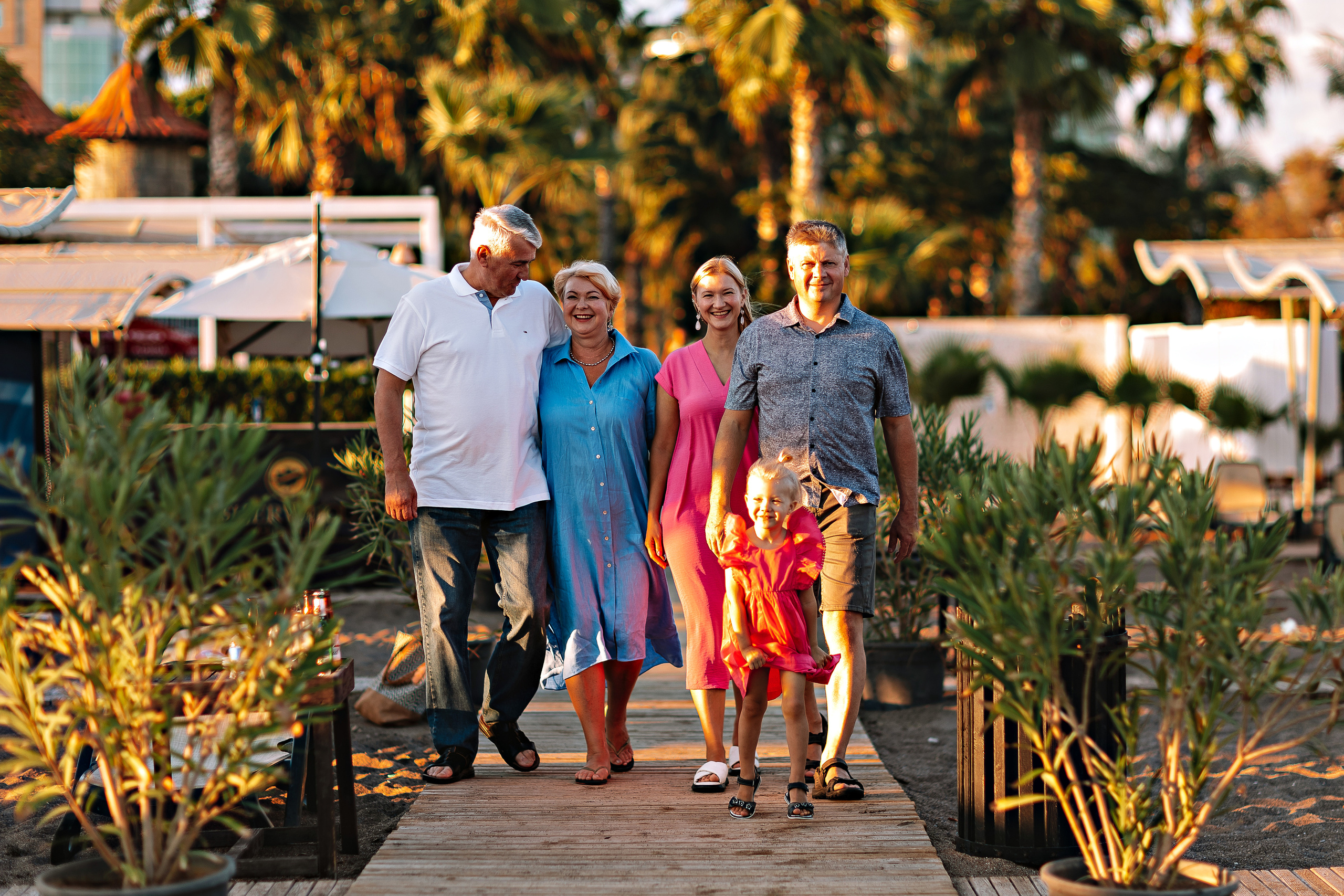 Семейная на берегу. Семейный фотограф Тюмень, фотограф на роды Салмина Мария