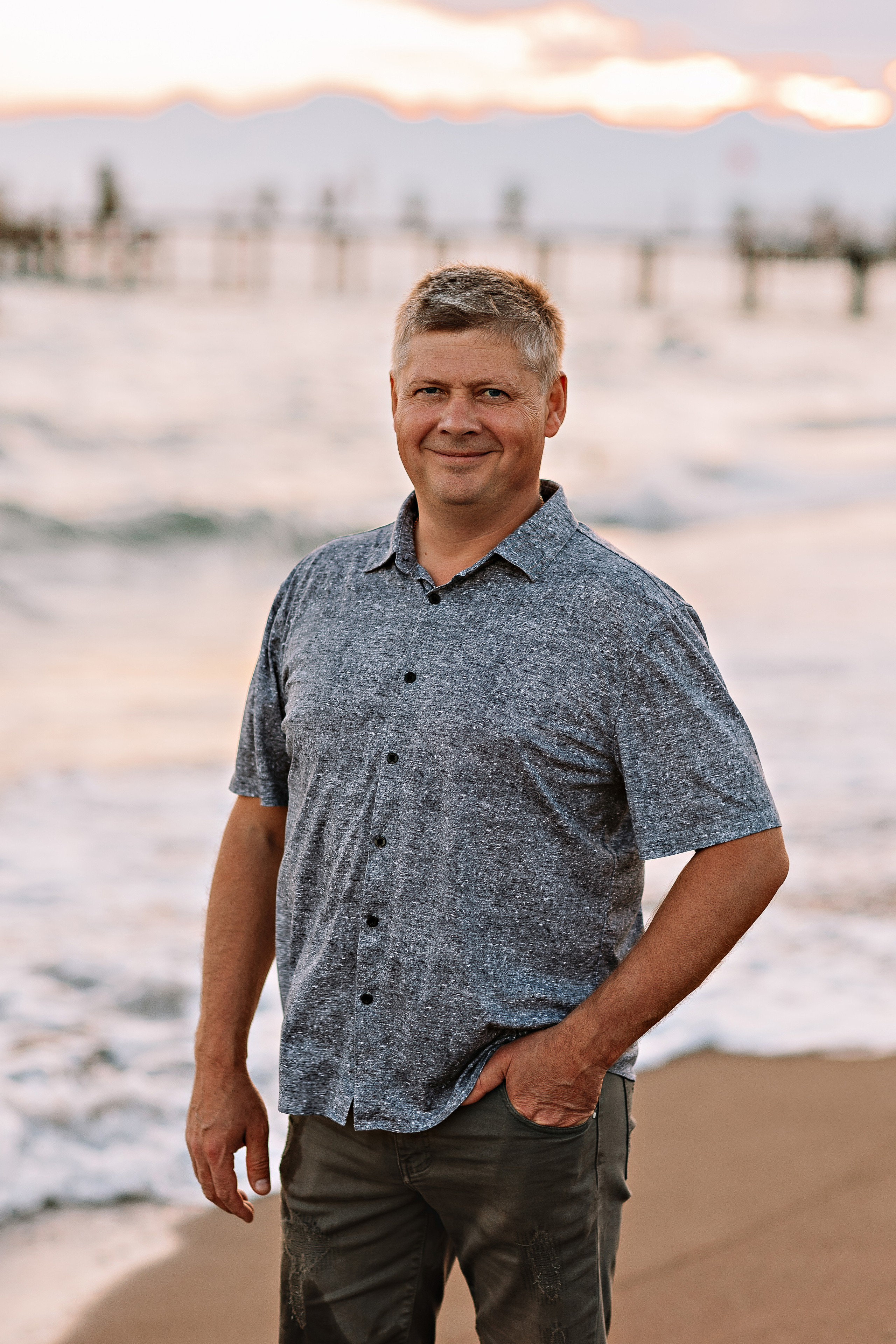 Семейная на берегу. Семейный фотограф Тюмень, фотограф на роды Салмина Мария