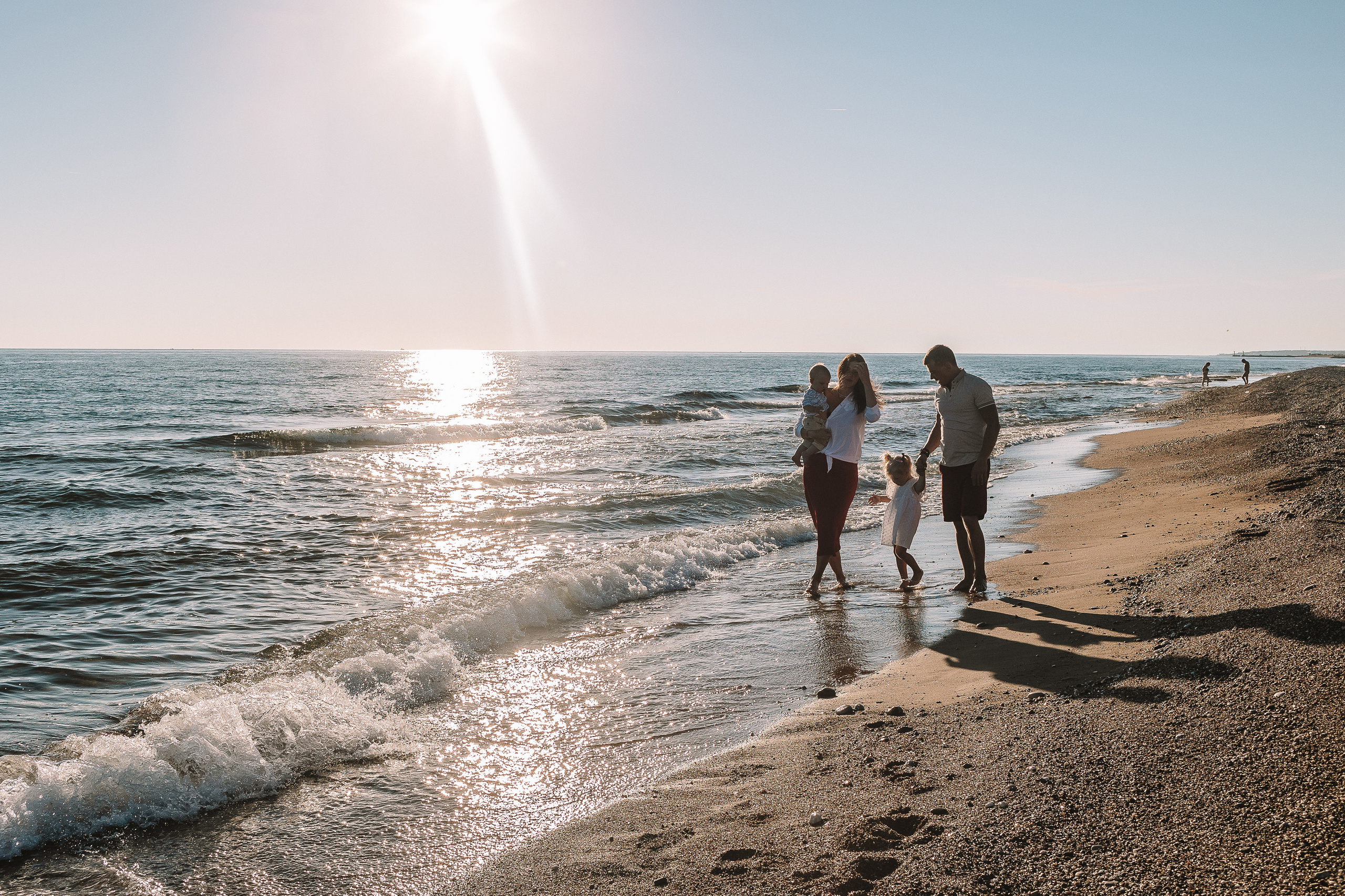 Семейная у моря. Семейный фотограф Тюмень, фотограф на роды Салмина Мария