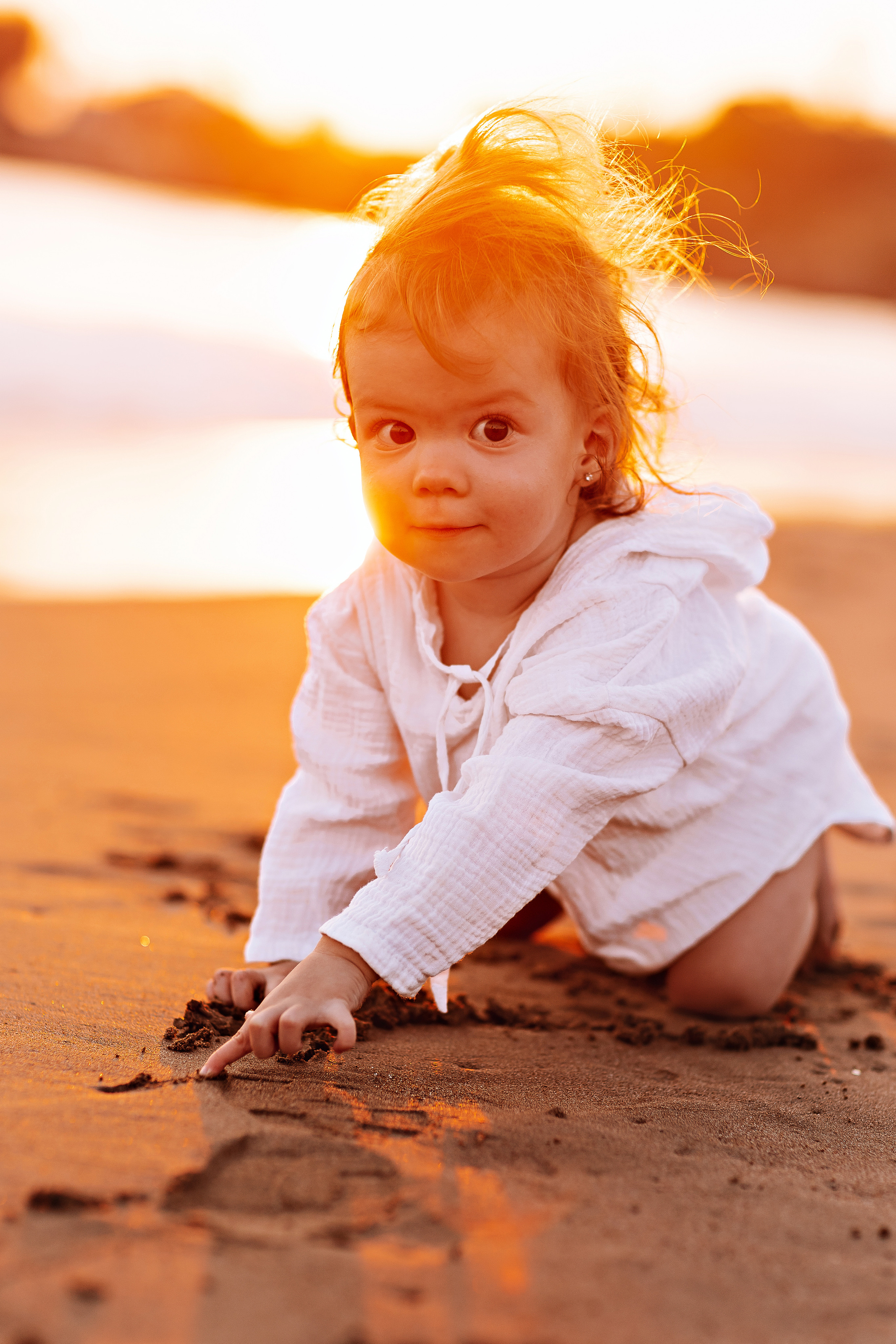 Сиде с малышкой. Семейный фотограф Тюмень, фотограф на роды Салмина Мария