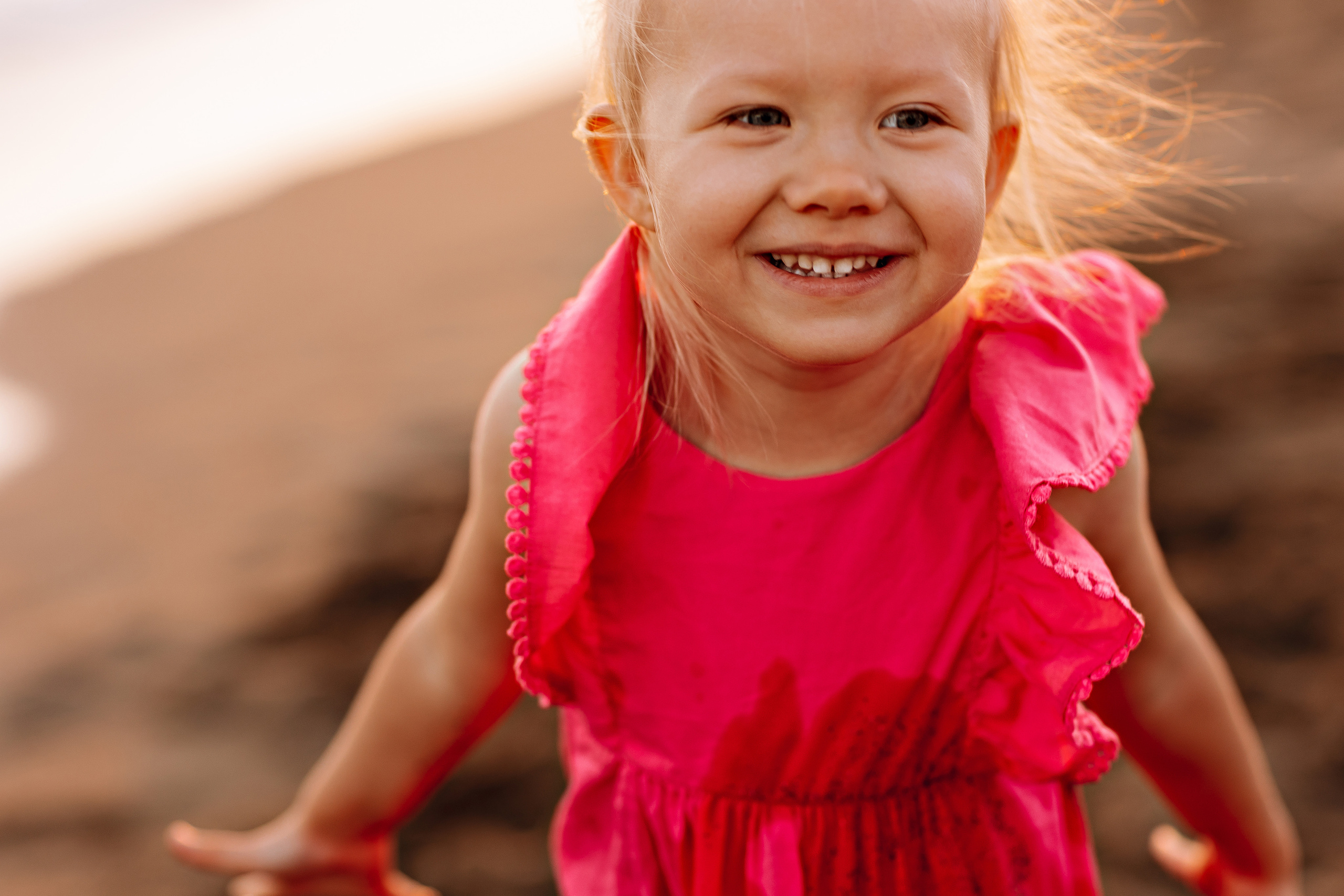 Семейная на берегу. Семейный фотограф Тюмень, фотограф на роды Салмина Мария