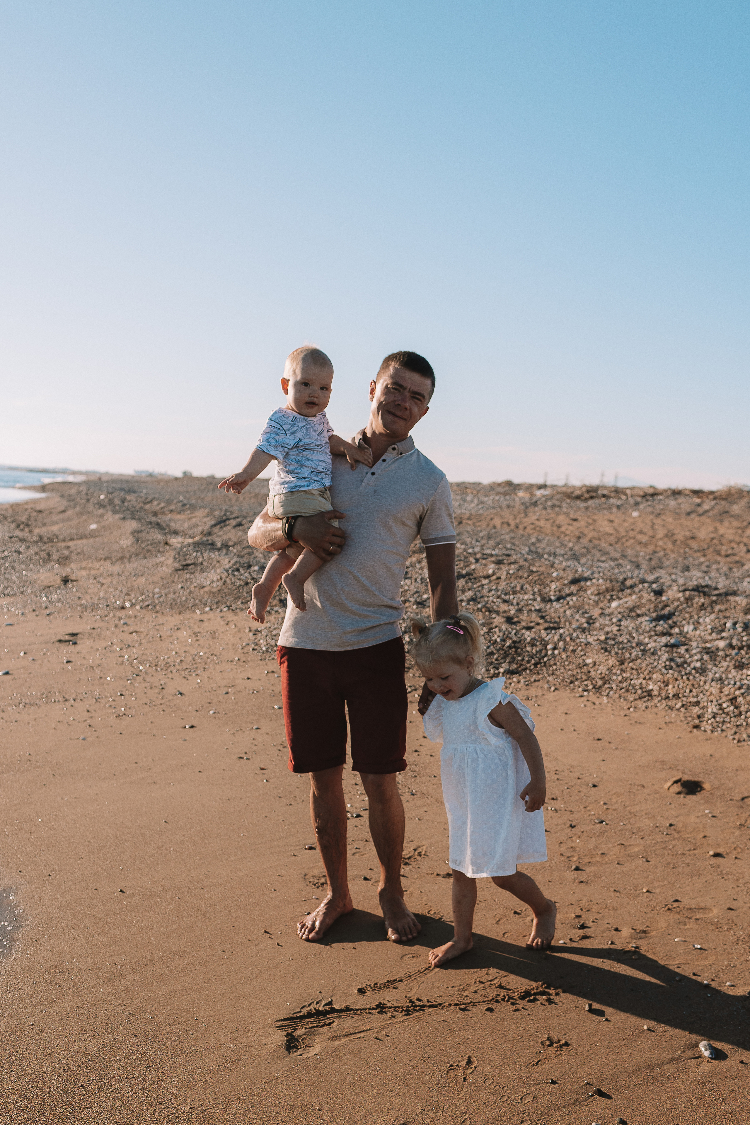 Семейная у моря. Семейный фотограф Тюмень, фотограф на роды Салмина Мария