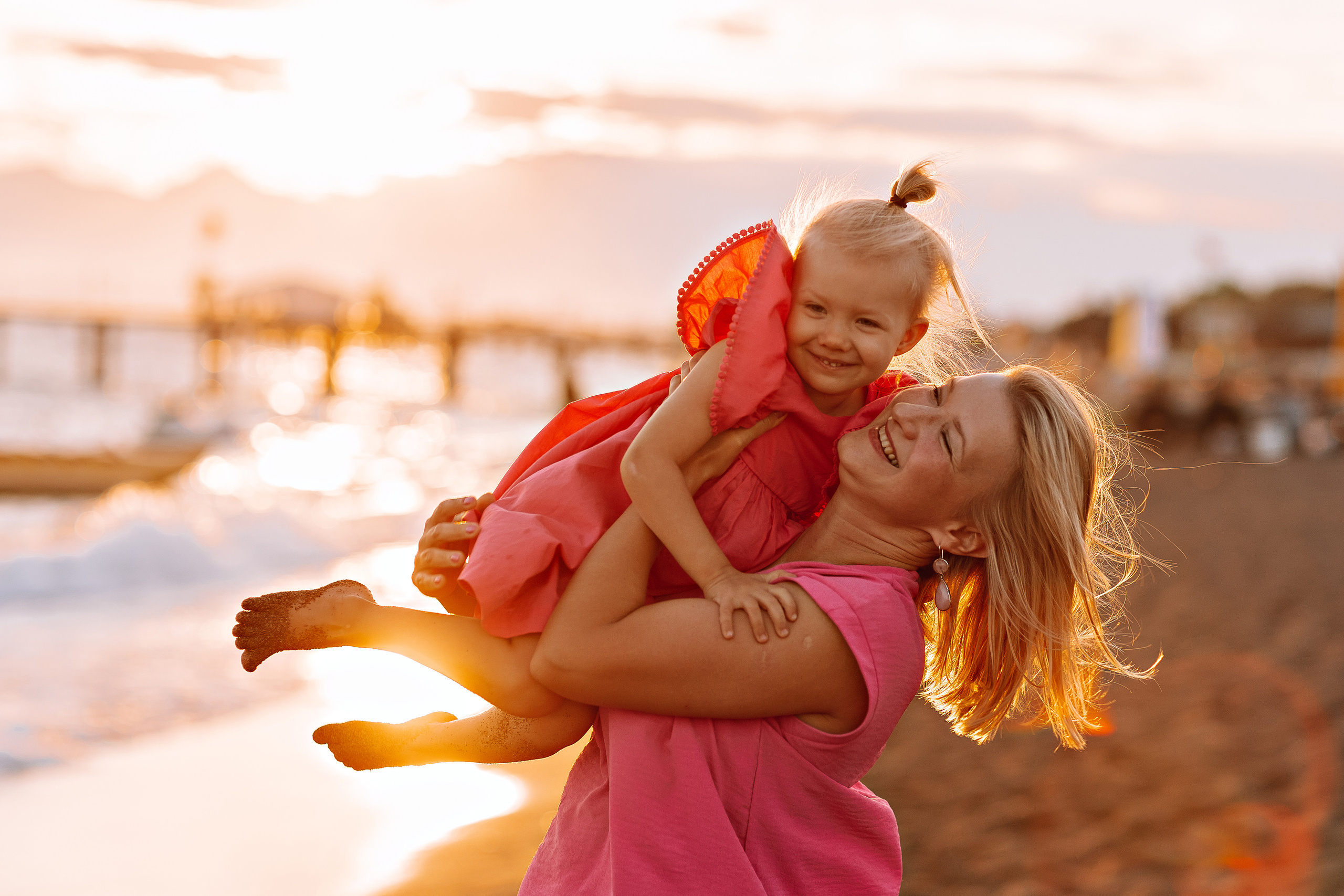 Семейная на берегу. Семейный фотограф Тюмень, фотограф на роды Салмина Мария