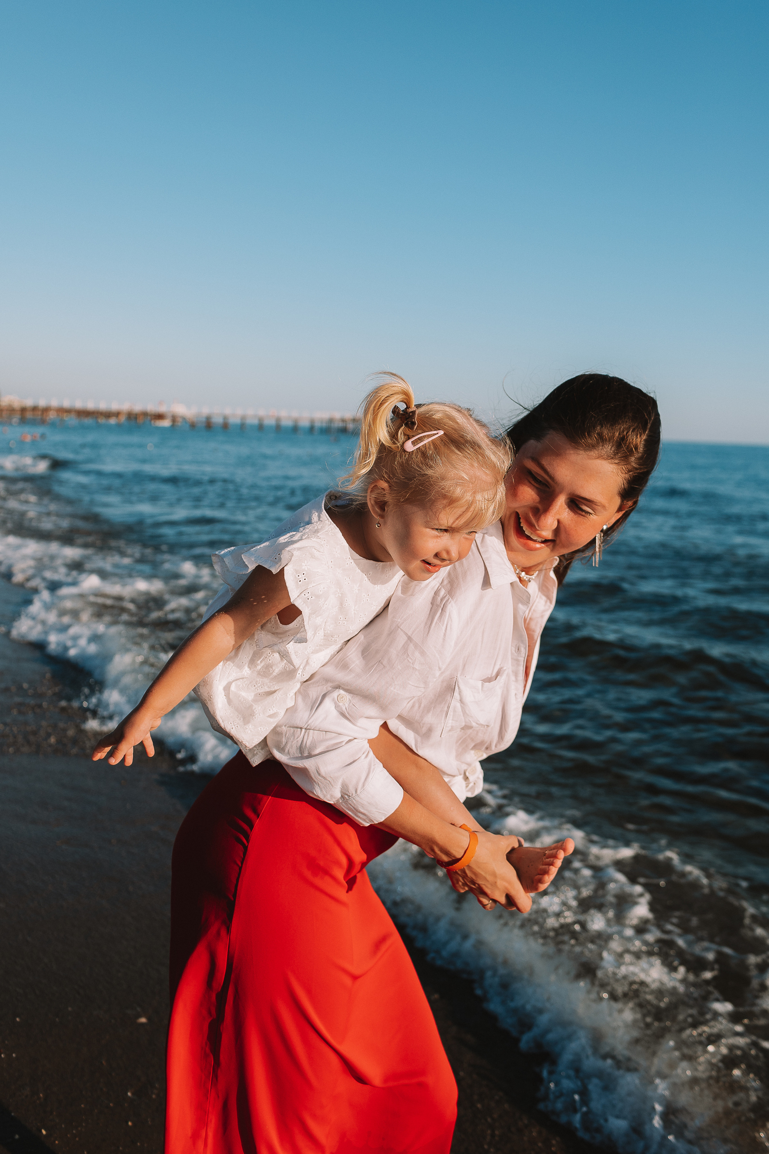 Семейная у моря. Семейный фотограф Тюмень, фотограф на роды Салмина Мария
