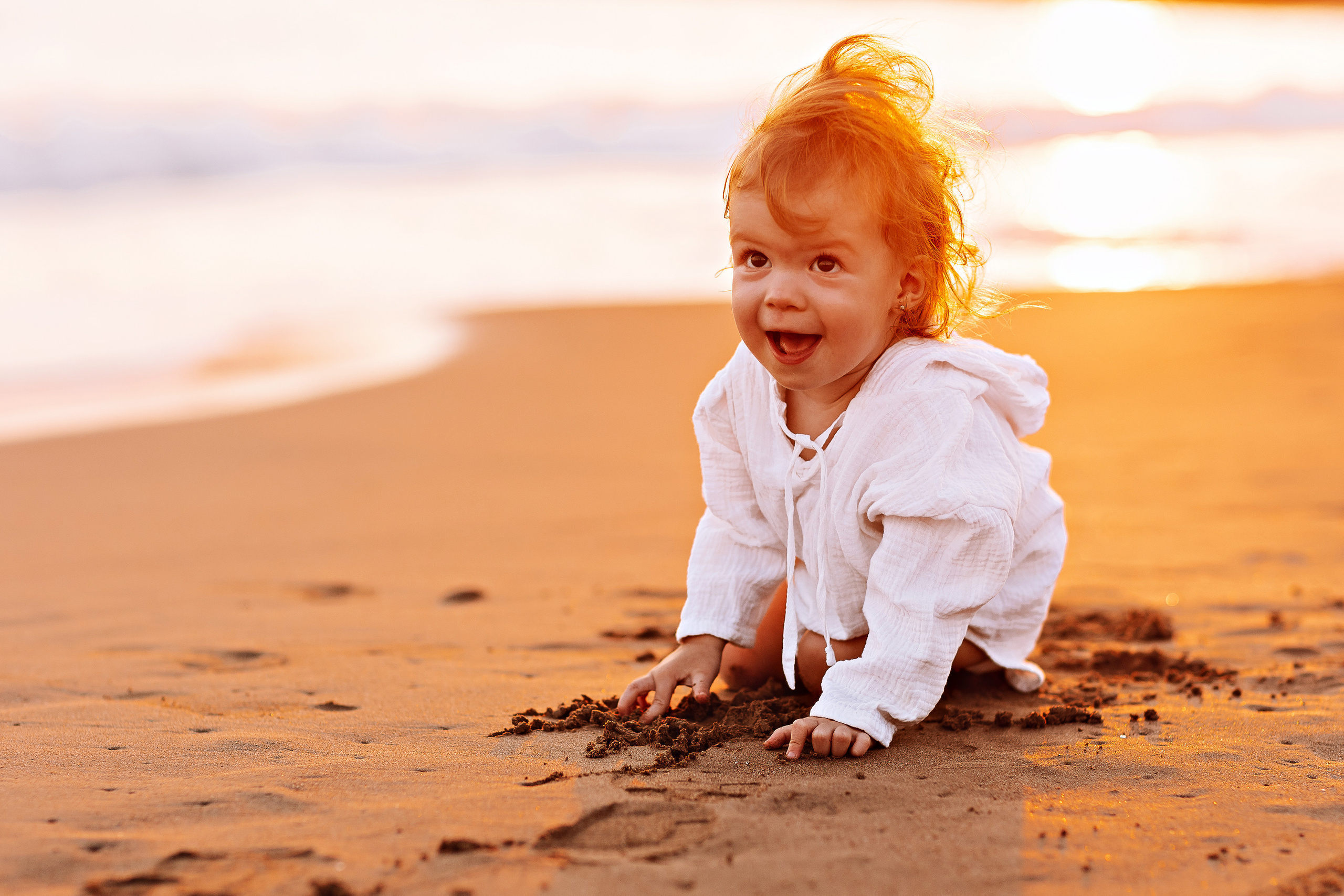 Сиде с малышкой. Семейный фотограф Тюмень, фотограф на роды Салмина Мария