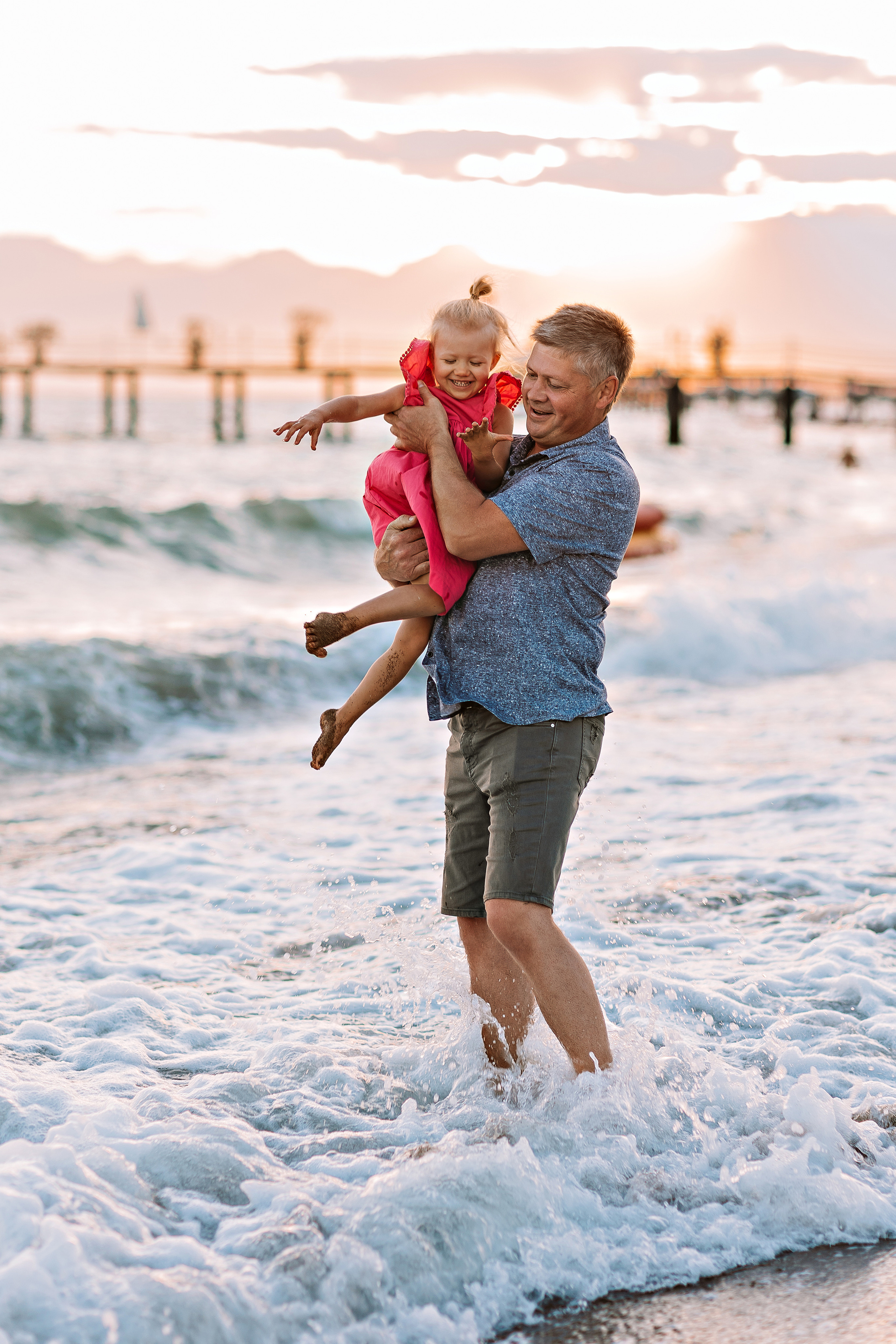 Семейная на берегу. Семейный фотограф Тюмень, фотограф на роды Салмина Мария