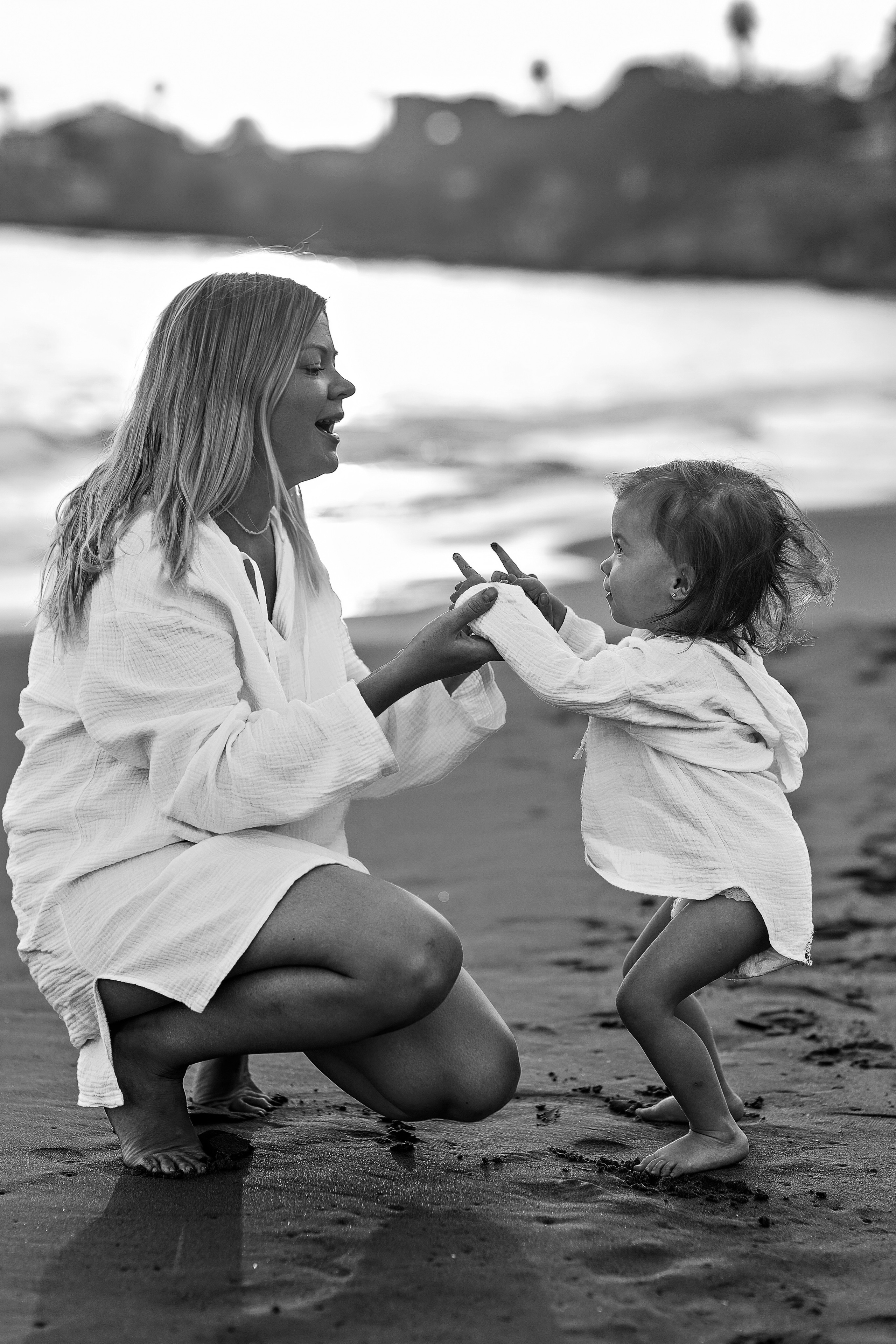 Сиде с малышкой. Семейный фотограф Тюмень, фотограф на роды Салмина Мария