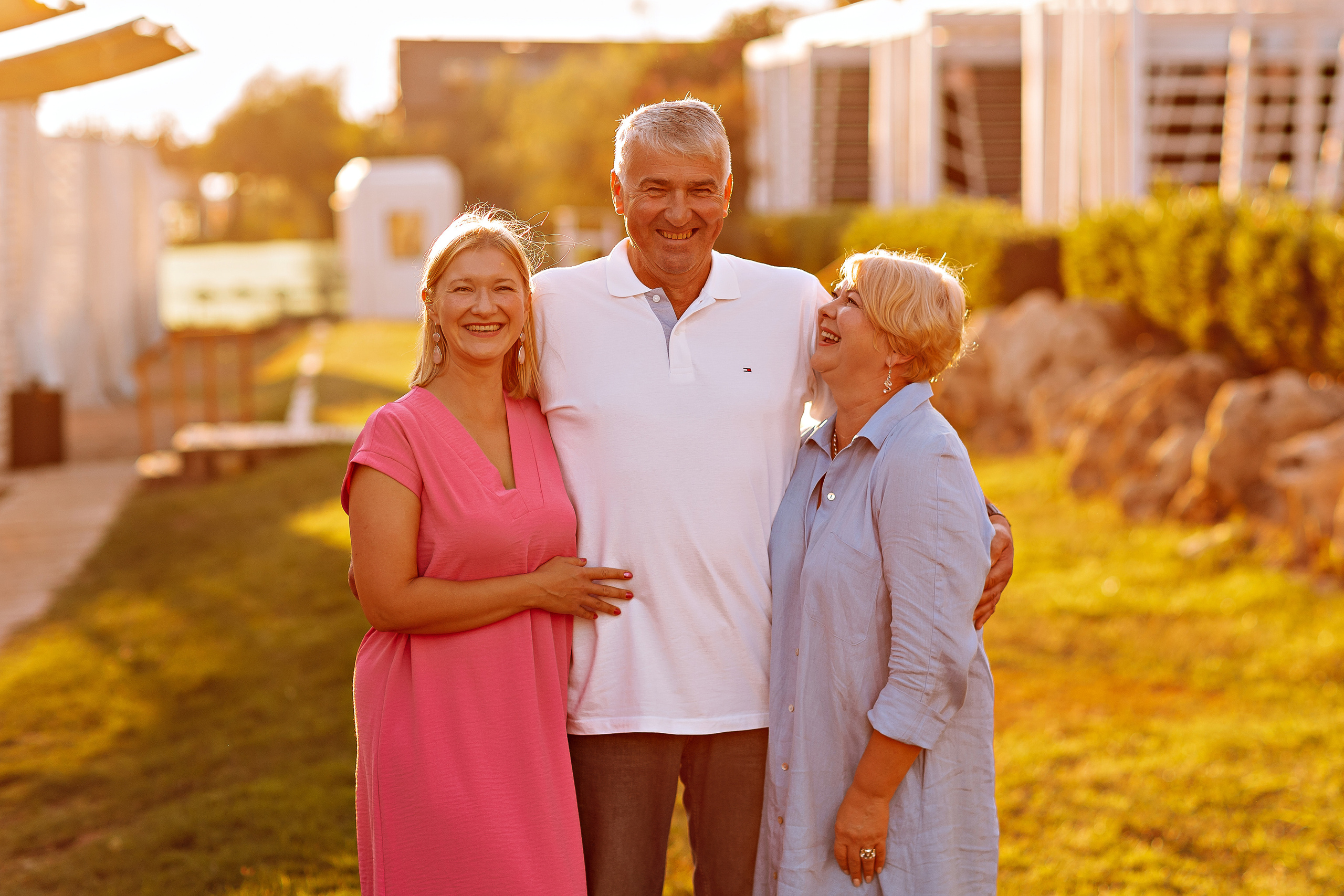 Семейная на берегу. Семейный фотограф Тюмень, фотограф на роды Салмина Мария