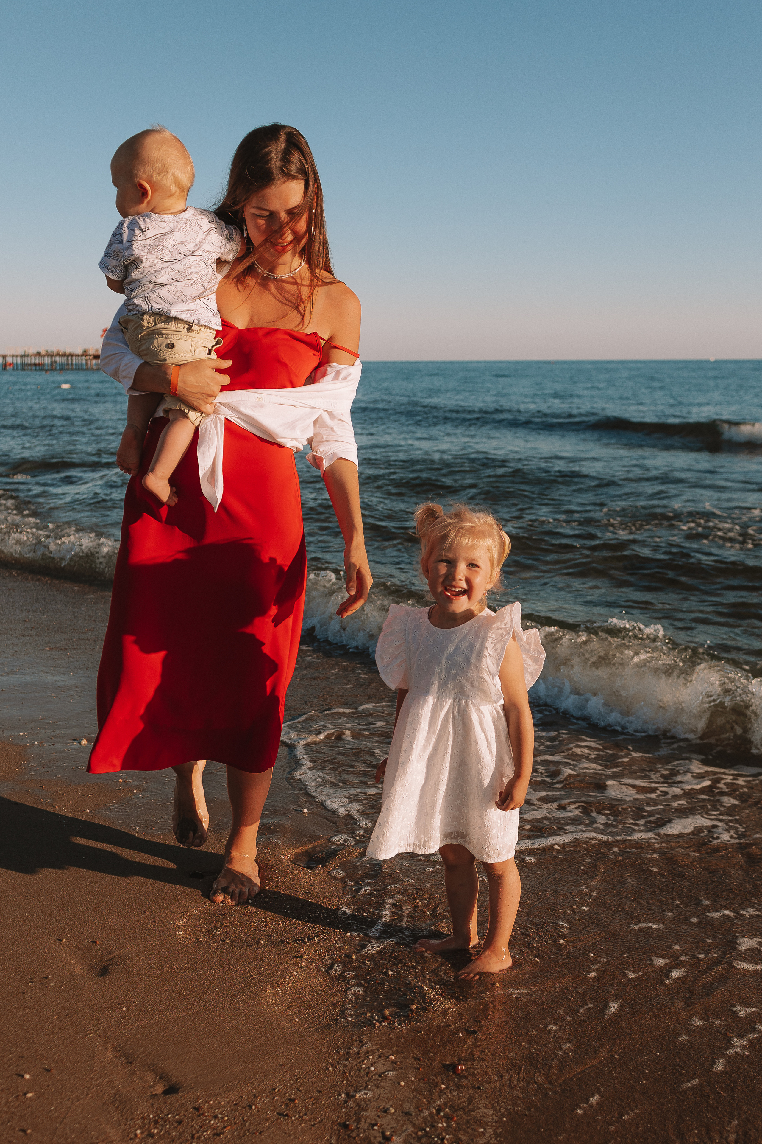 Семейная у моря. Семейный фотограф Тюмень, фотограф на роды Салмина Мария