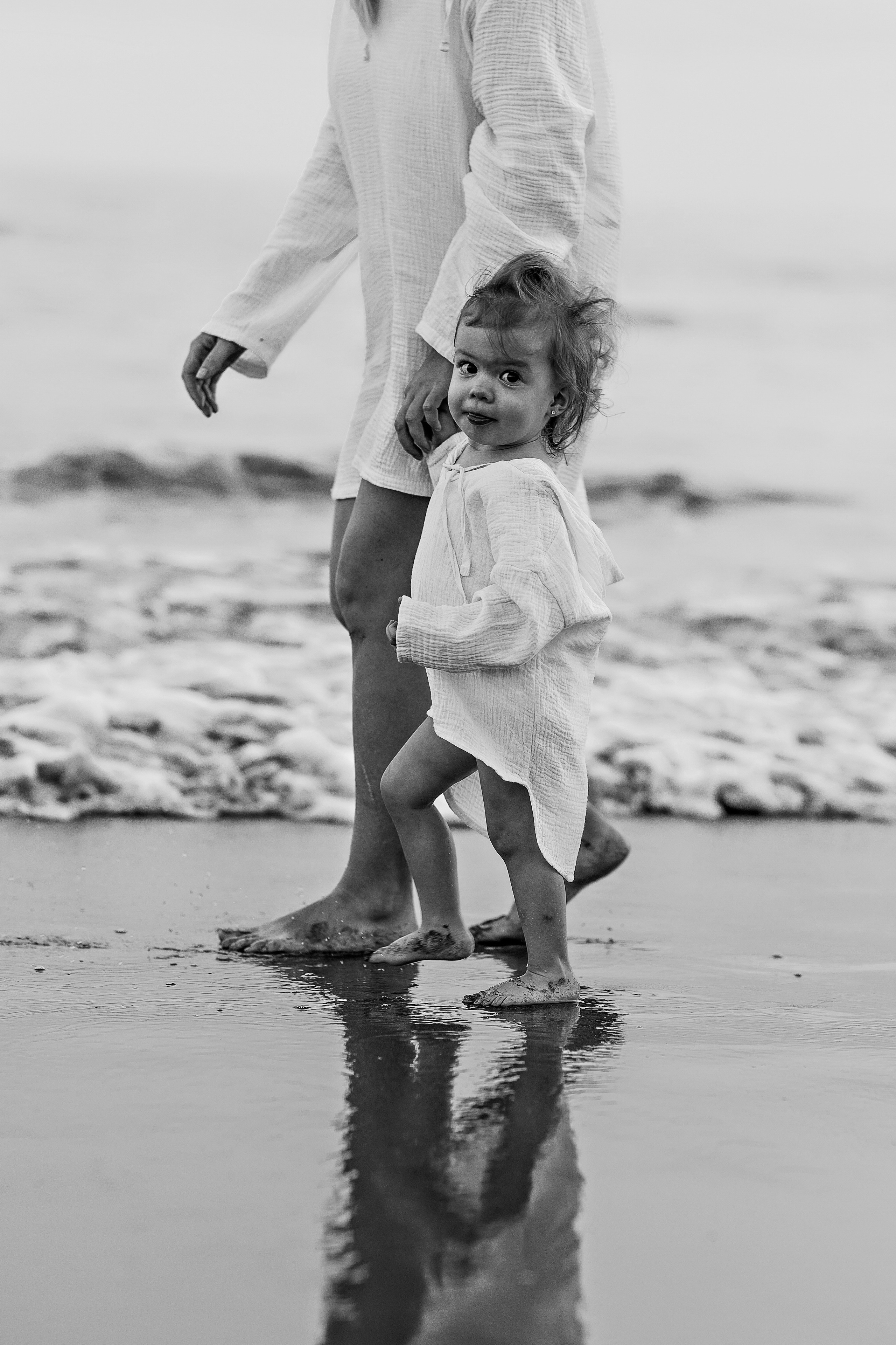 Сиде с малышкой. Семейный фотограф Тюмень, фотограф на роды Салмина Мария