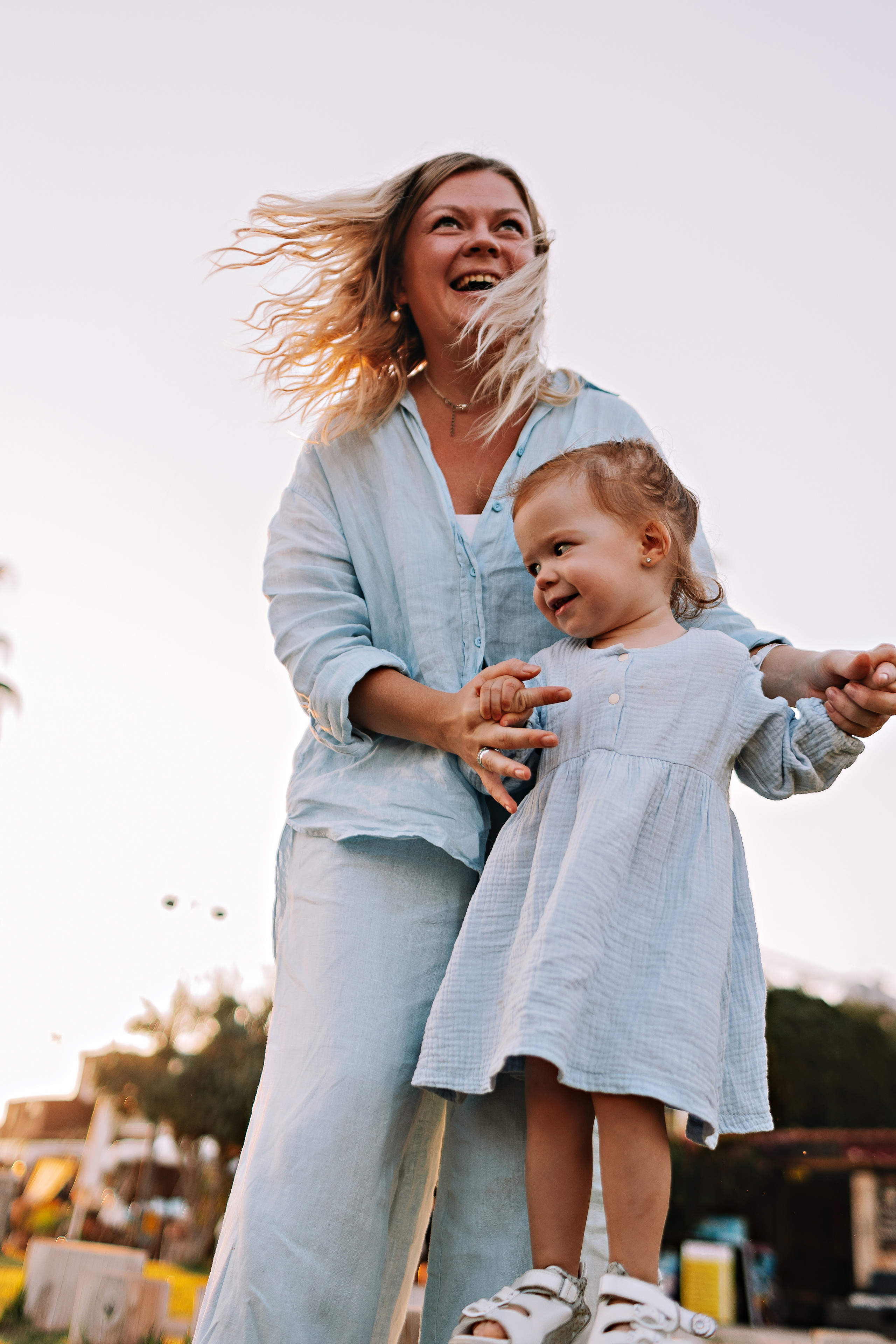 Сиде с малышкой. Семейный фотограф Тюмень, фотограф на роды Салмина Мария