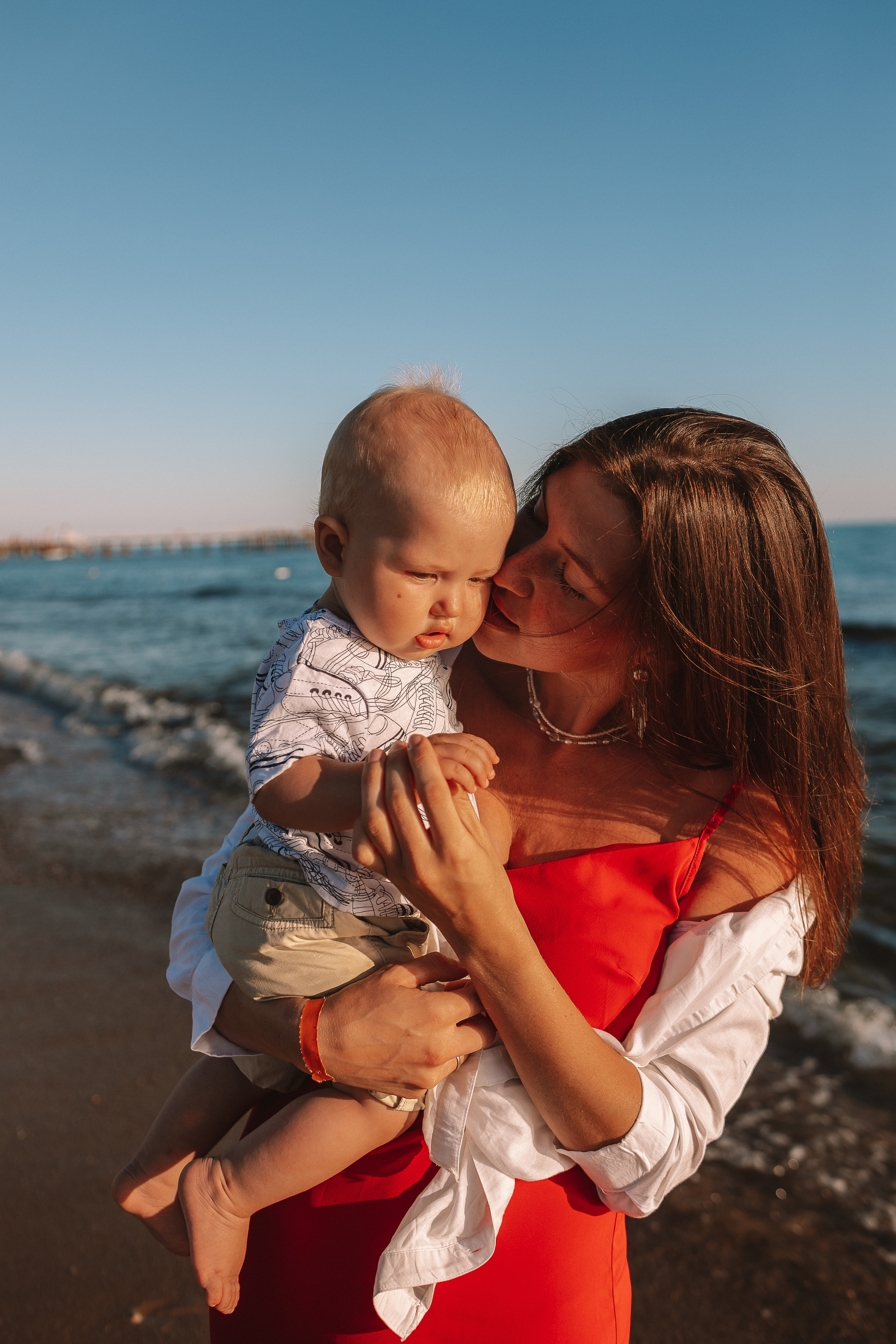 Семейная у моря. Семейный фотограф Тюмень, фотограф на роды Салмина Мария