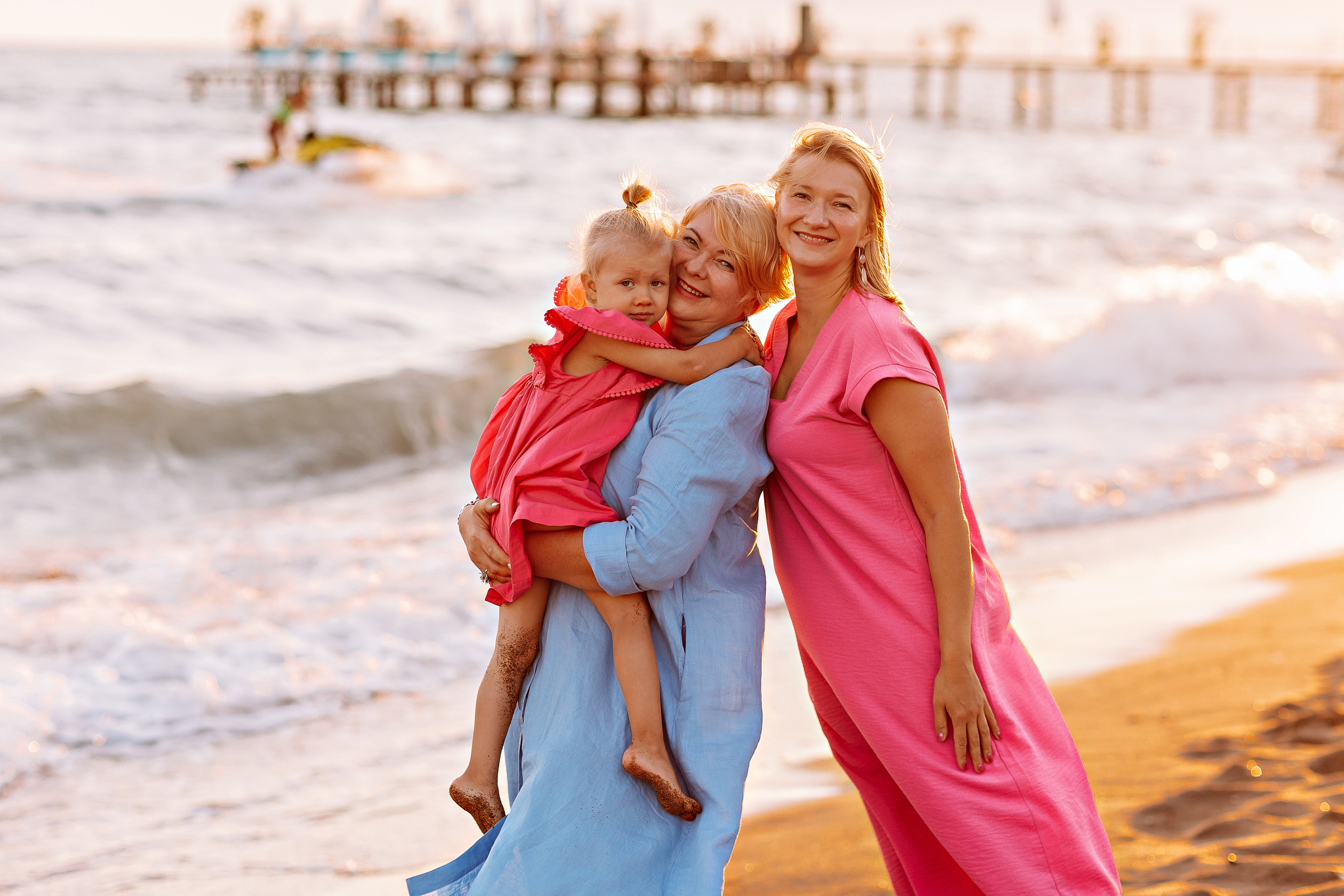 Семейная на берегу. Семейный фотограф Тюмень, фотограф на роды Салмина Мария