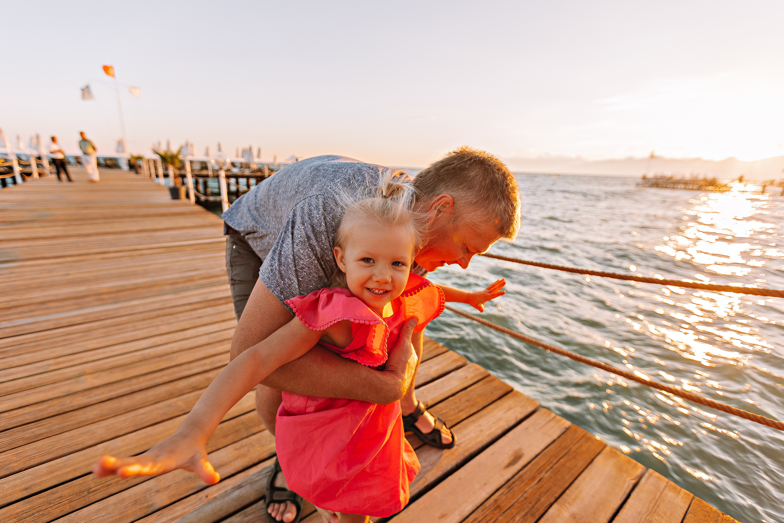 Семейная на берегу. Семейный фотограф Тюмень, фотограф на роды Салмина Мария