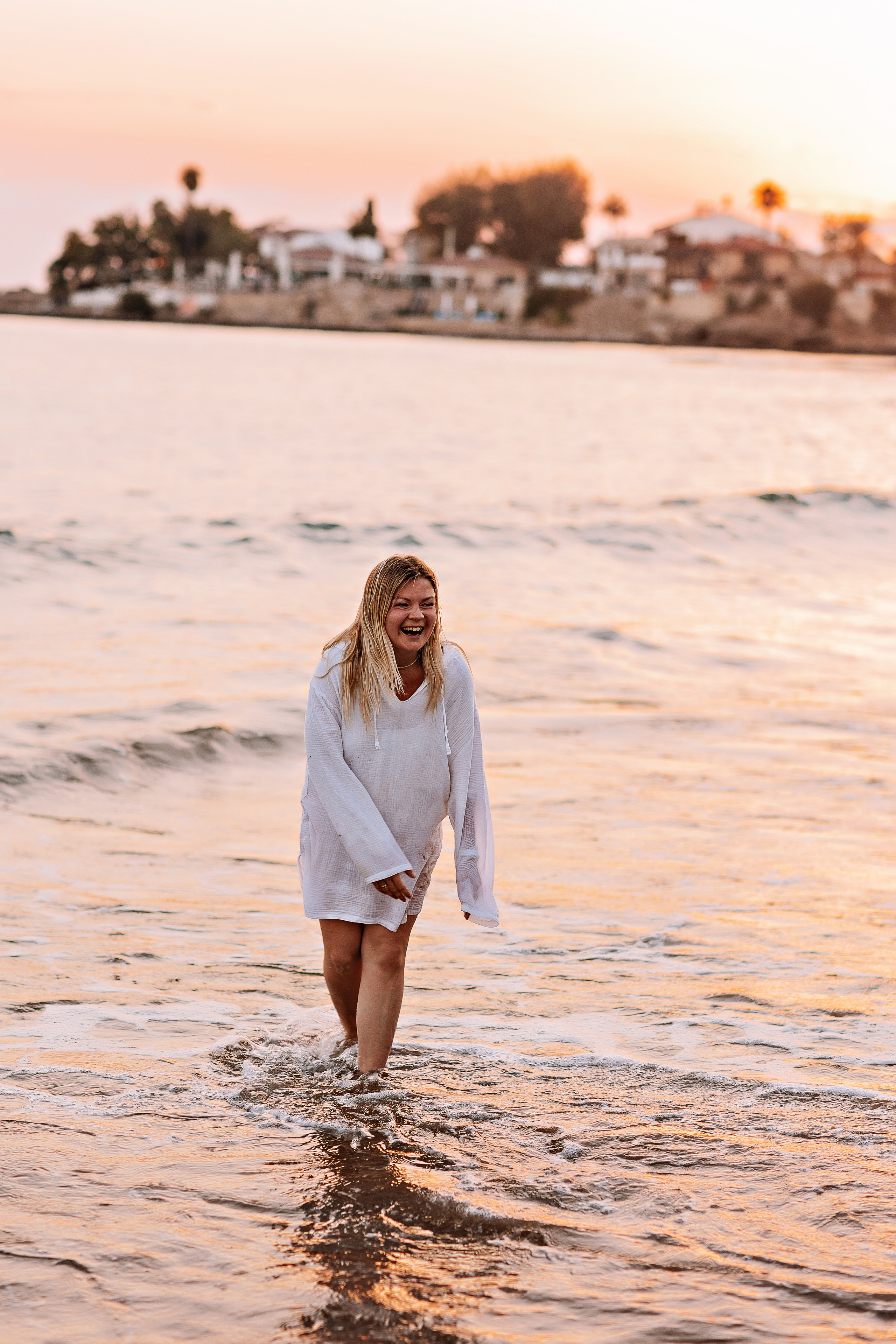 Сиде с малышкой. Семейный фотограф Тюмень, фотограф на роды Салмина Мария