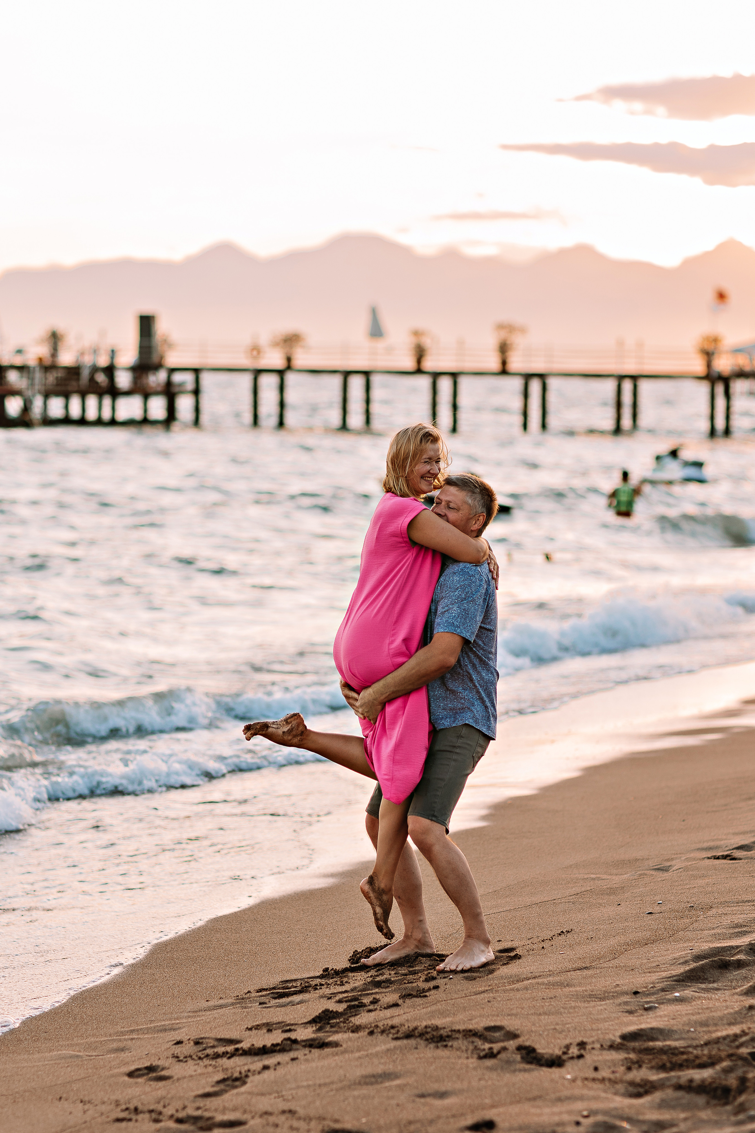Семейная на берегу. Семейный фотограф Тюмень, фотограф на роды Салмина Мария
