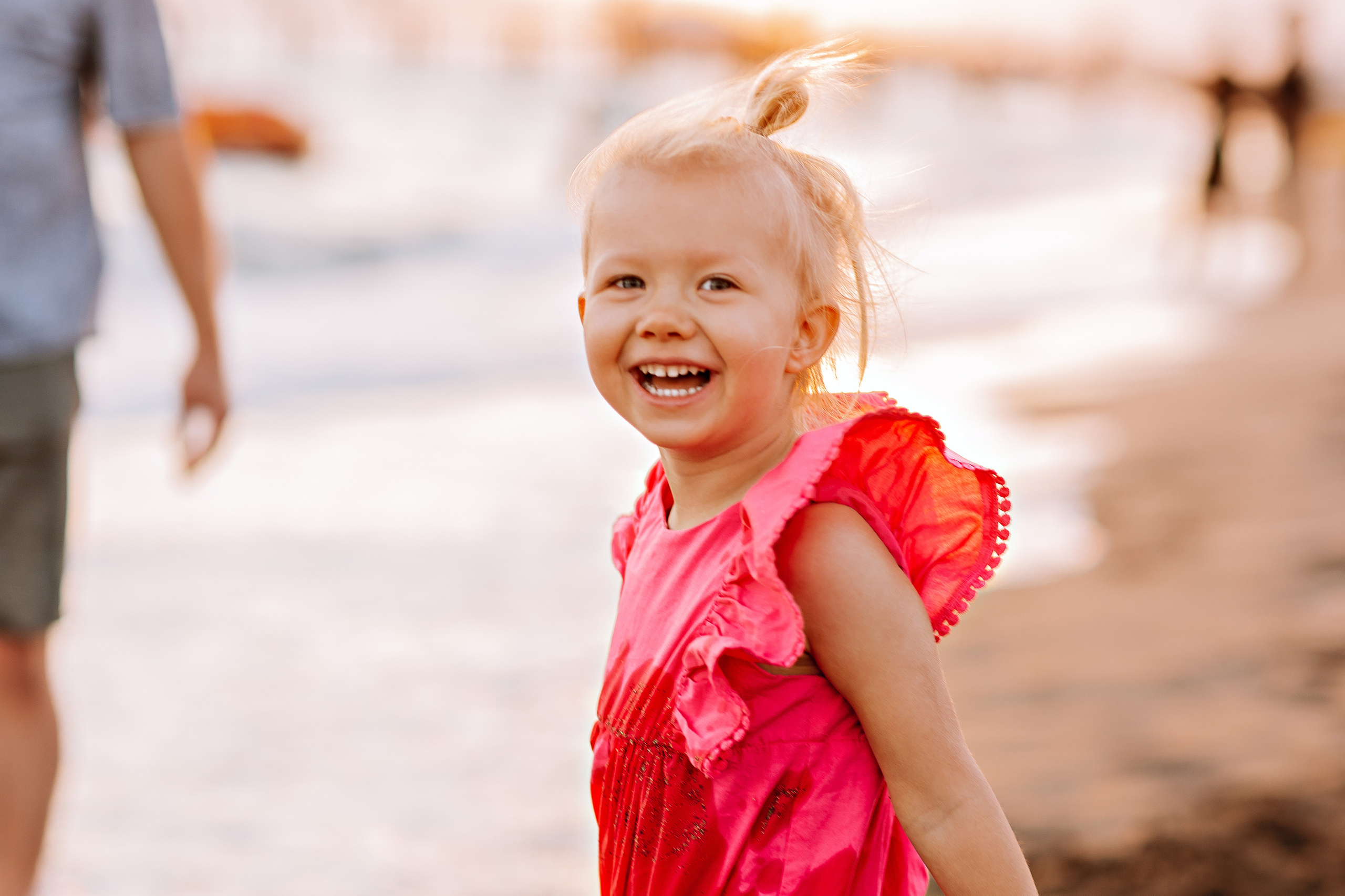 Семейная на берегу. Семейный фотограф Тюмень, фотограф на роды Салмина Мария