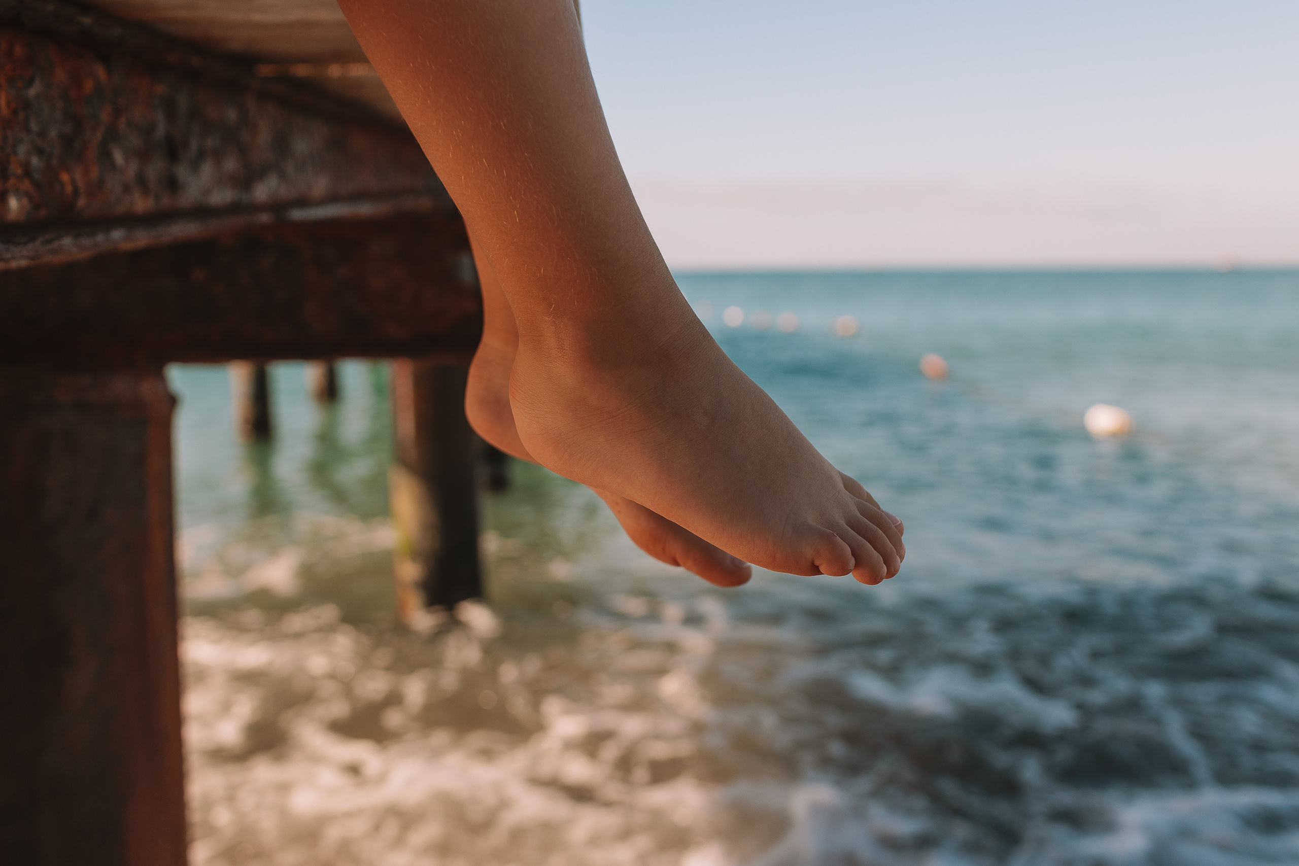 Пляж Сиде (бабушка и внучка). Семейный фотограф Тюмень, фотограф на роды Салмина Мария