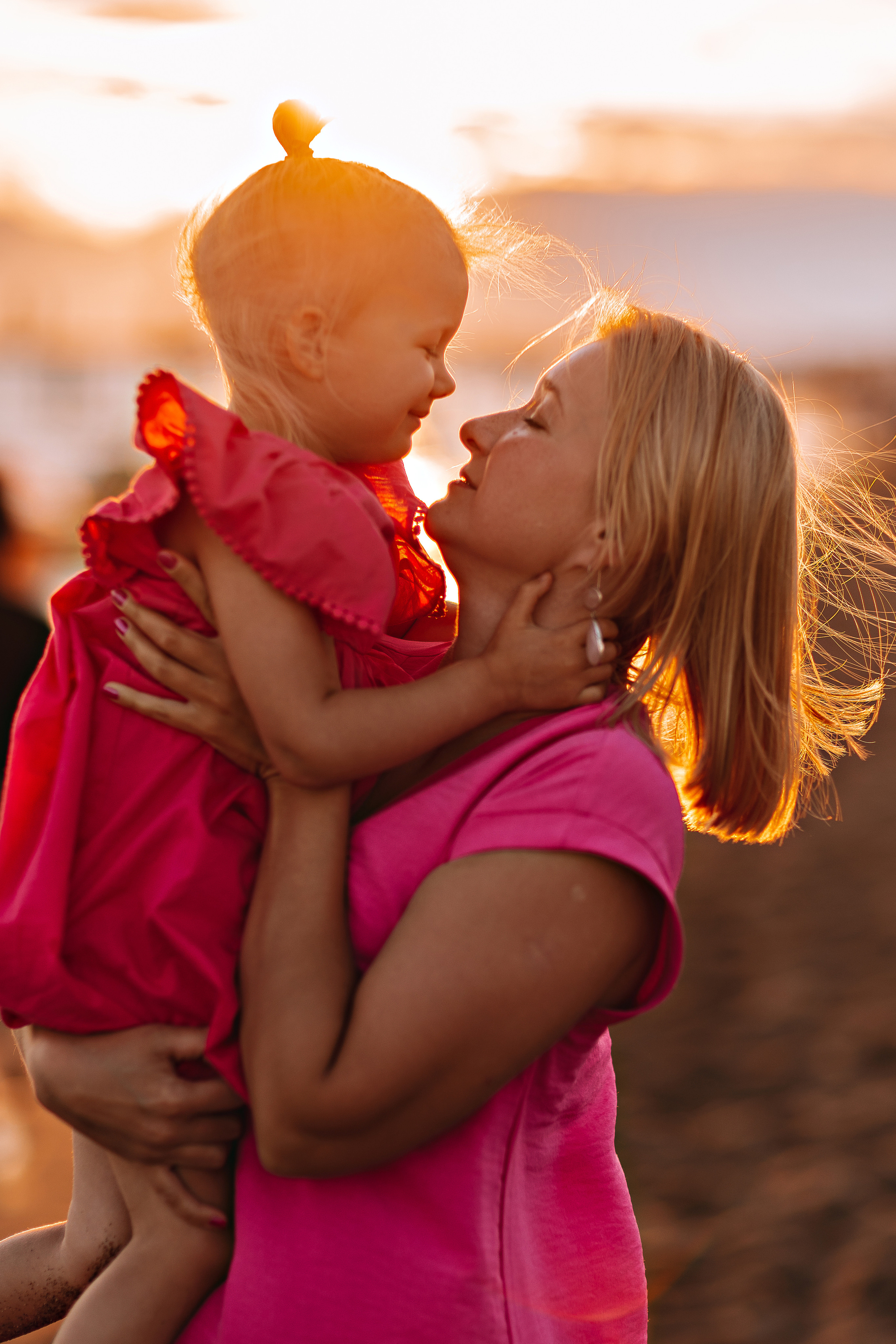 Семейная на берегу. Семейный фотограф Тюмень, фотограф на роды Салмина Мария