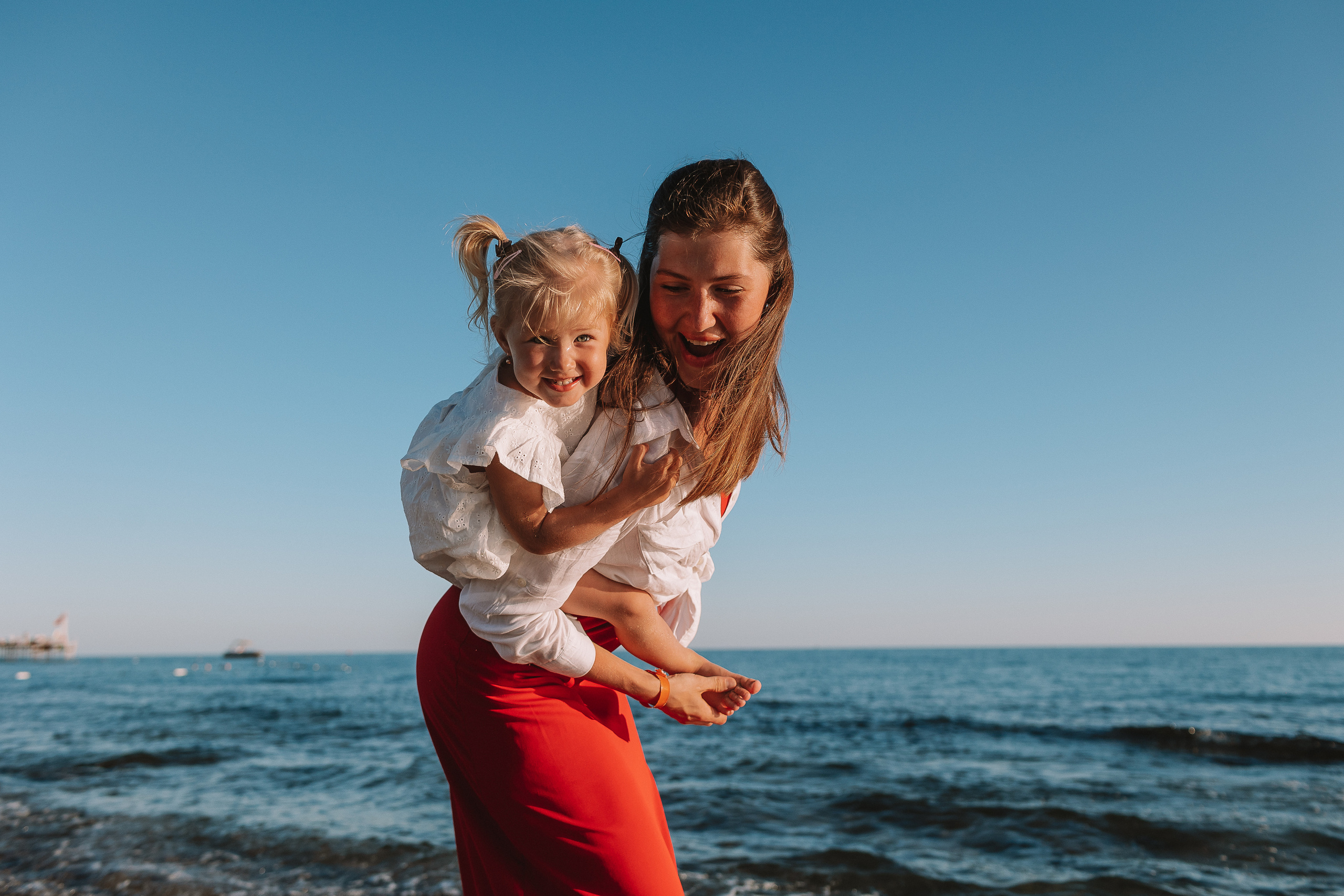 Семейная у моря. Семейный фотограф Тюмень, фотограф на роды Салмина Мария