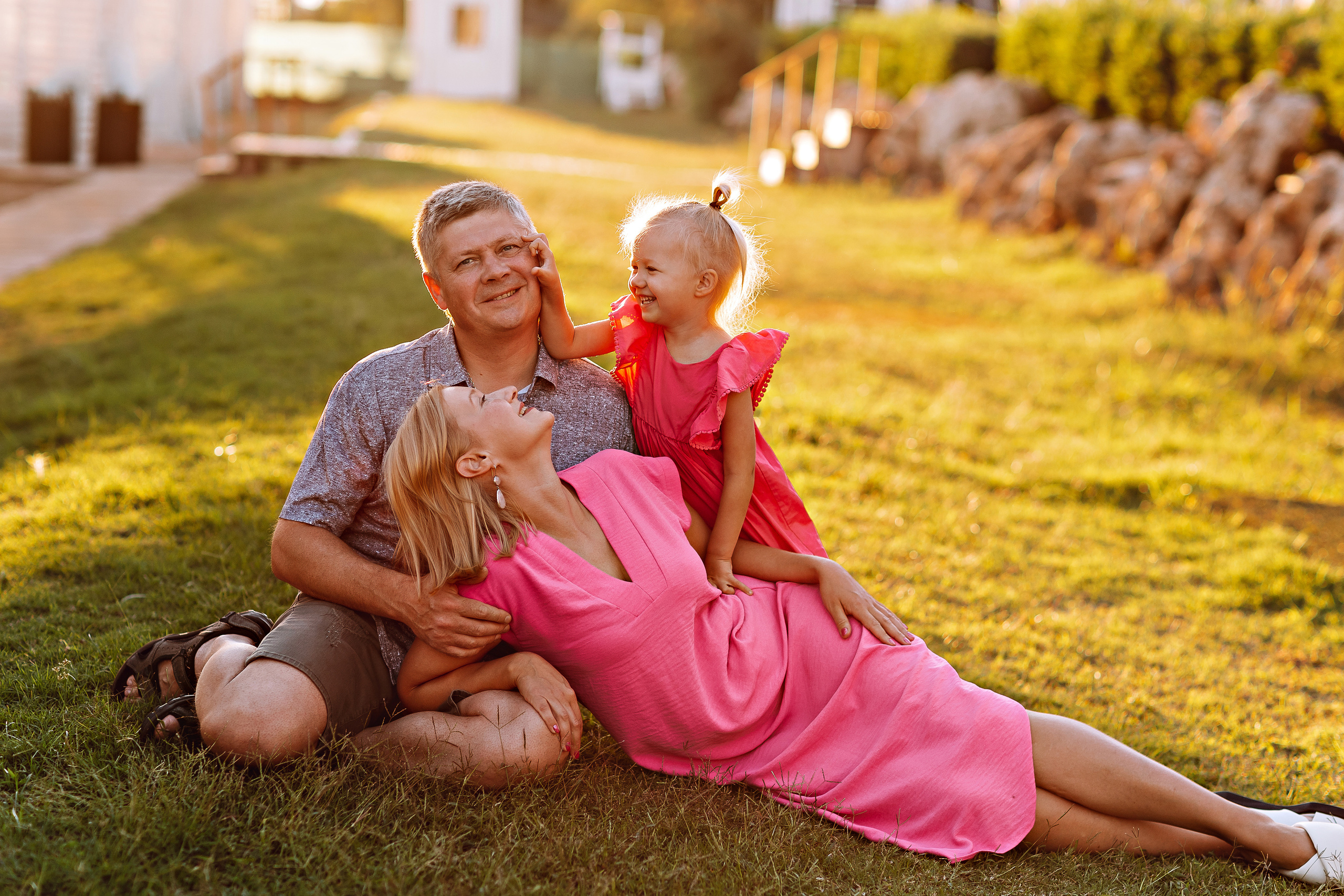 Семейная на берегу. Семейный фотограф Тюмень, фотограф на роды Салмина Мария