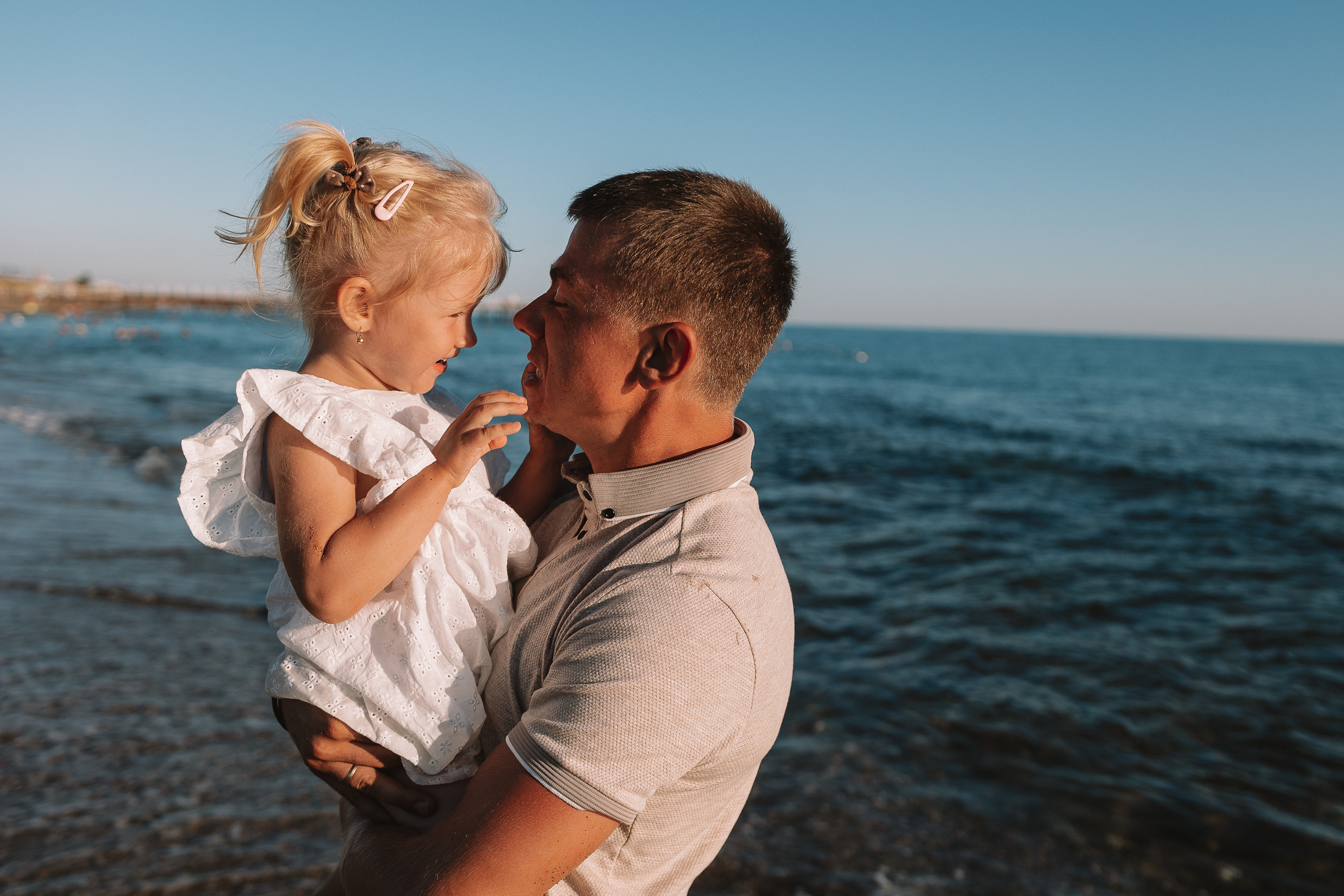 Семейная у моря. Семейный фотограф Тюмень, фотограф на роды Салмина Мария