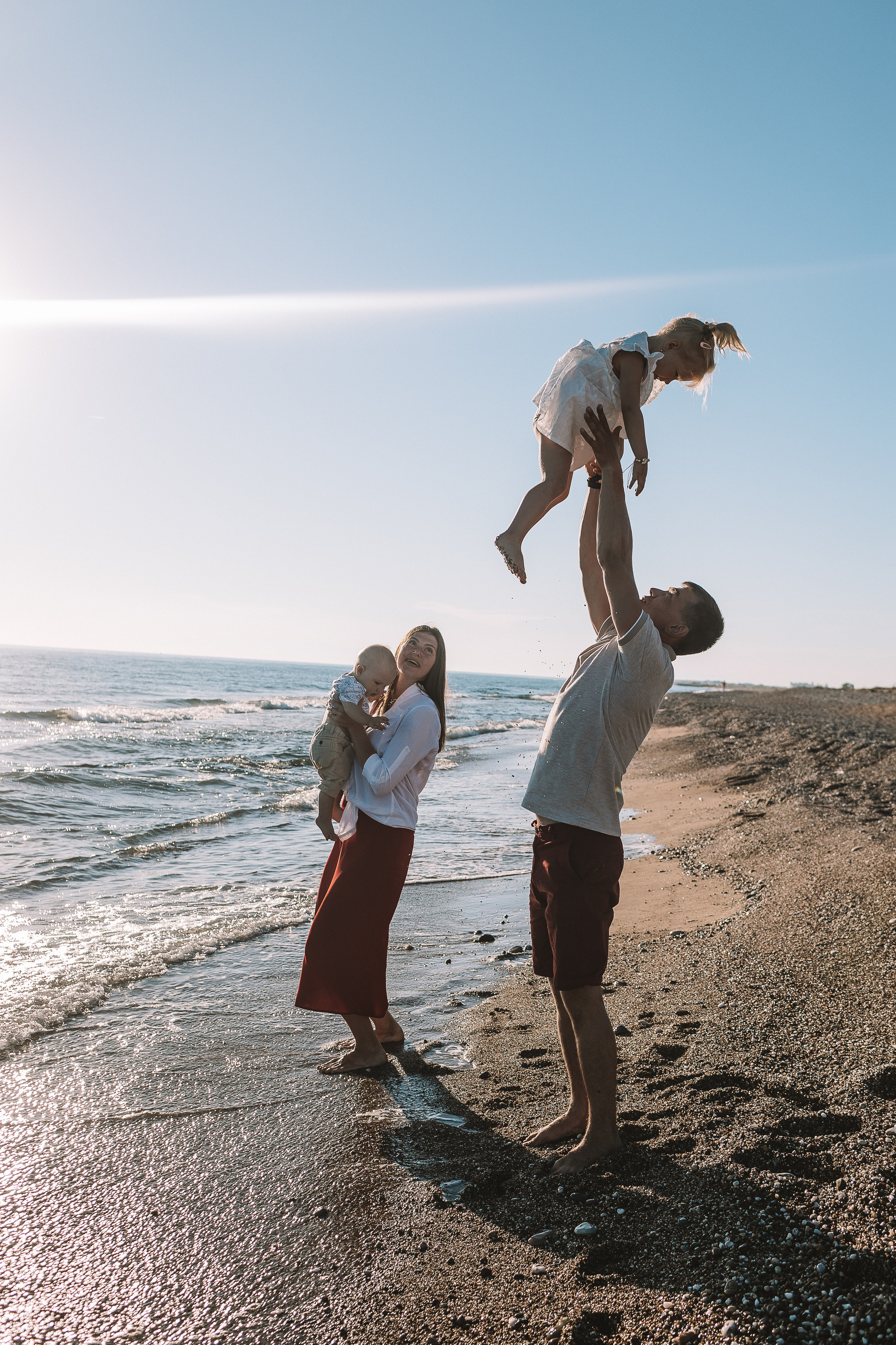 Семейная у моря. Семейный фотограф Тюмень, фотограф на роды Салмина Мария