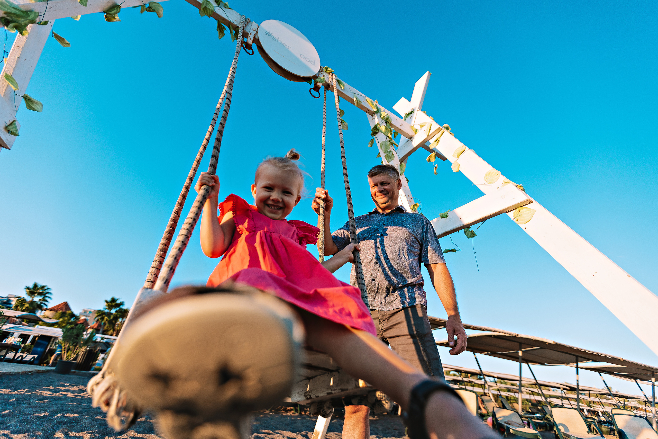Семейная на берегу. Семейный фотограф Тюмень, фотограф на роды Салмина Мария