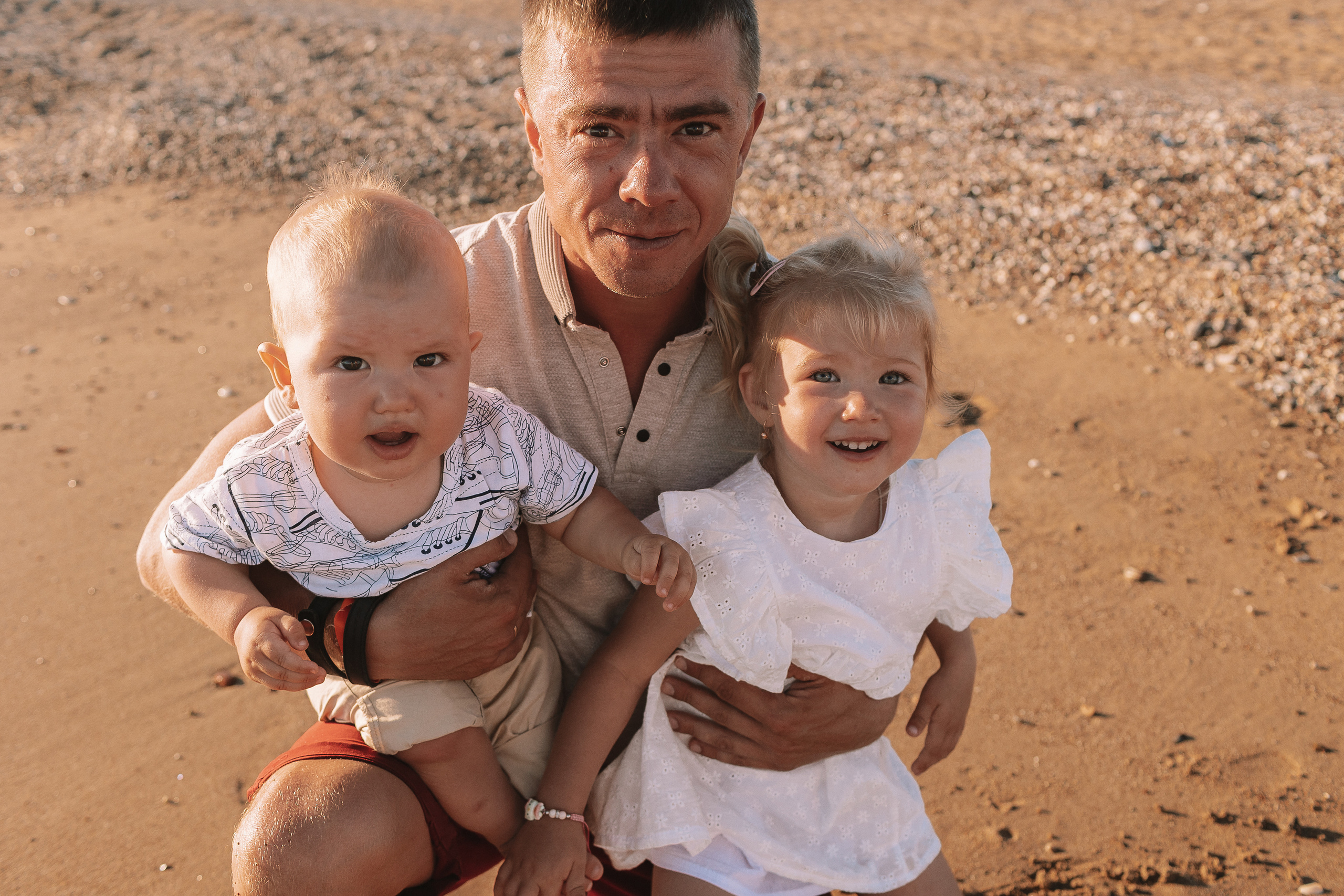 Семейная у моря. Семейный фотограф Тюмень, фотограф на роды Салмина Мария