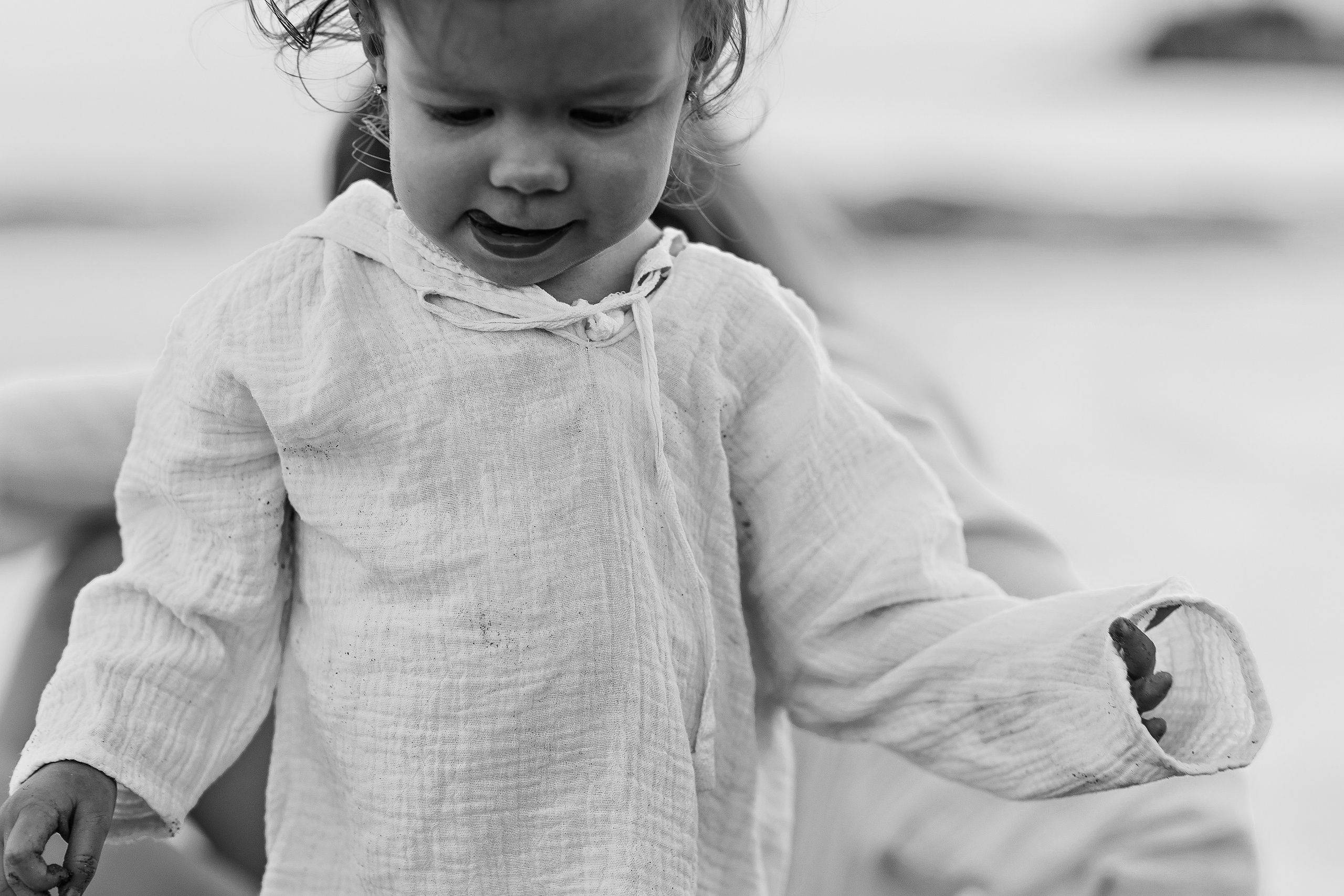 Сиде с малышкой. Семейный фотограф Тюмень, фотограф на роды Салмина Мария