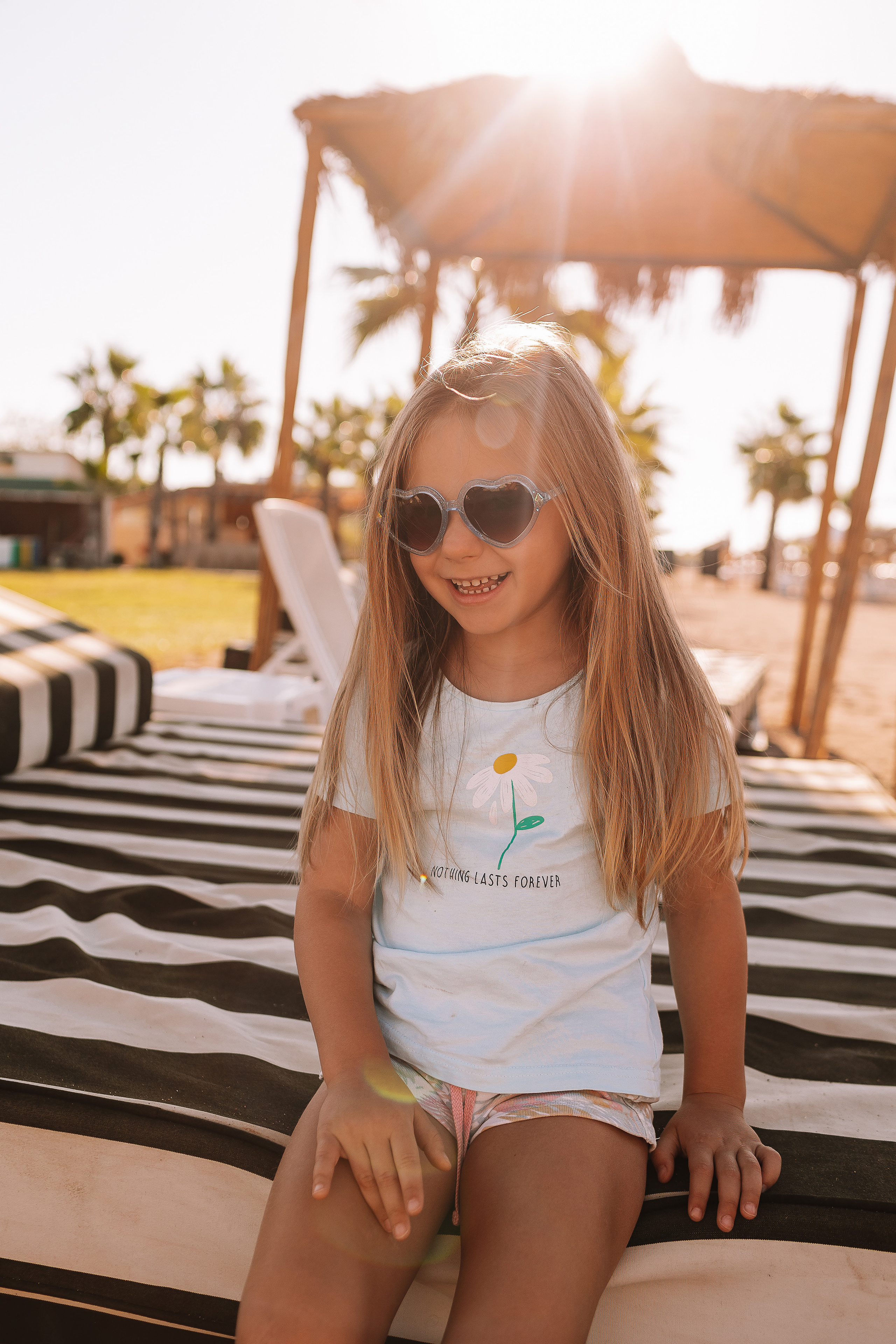 Пляж Сиде (бабушка и внучка). Семейный фотограф Тюмень, фотограф на роды Салмина Мария