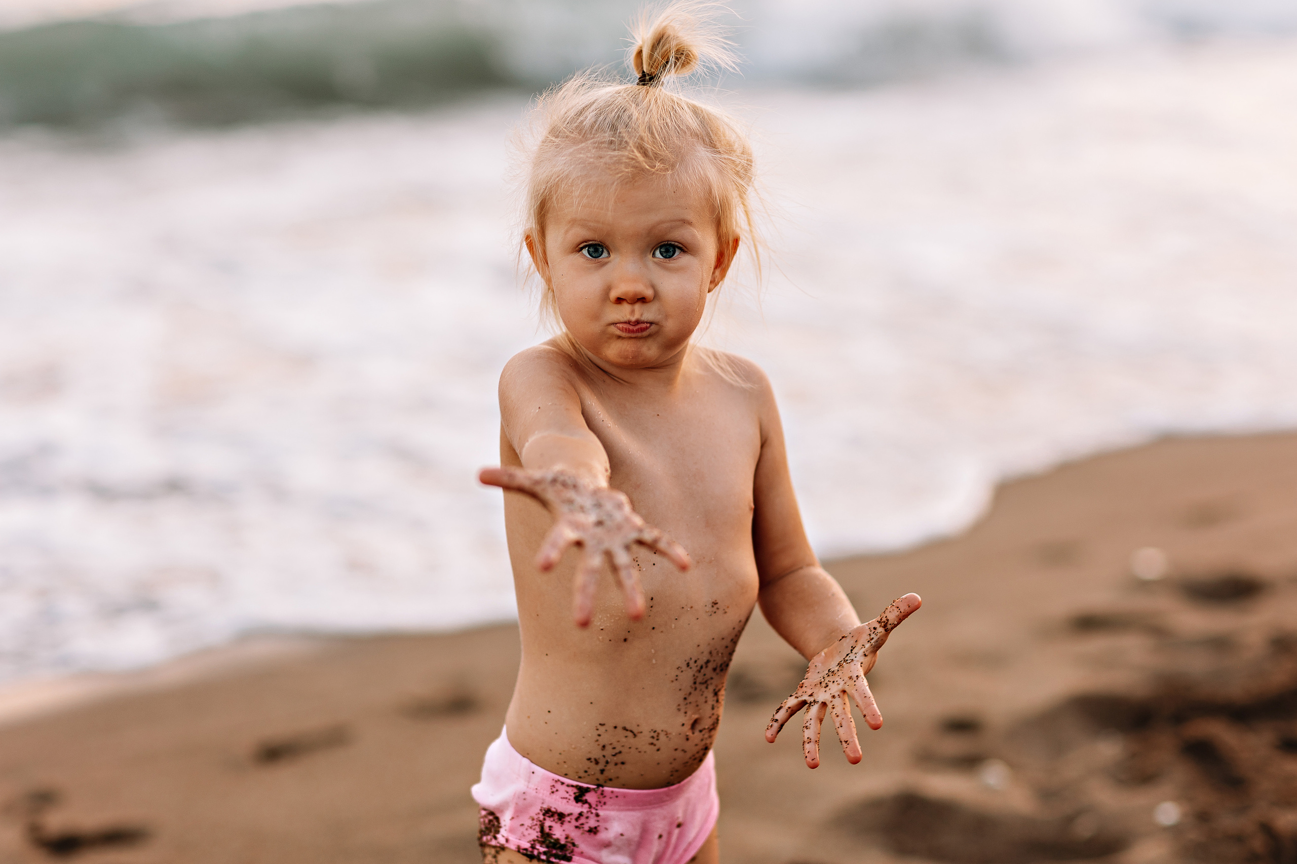 Семейная на берегу. Семейный фотограф Тюмень, фотограф на роды Салмина Мария