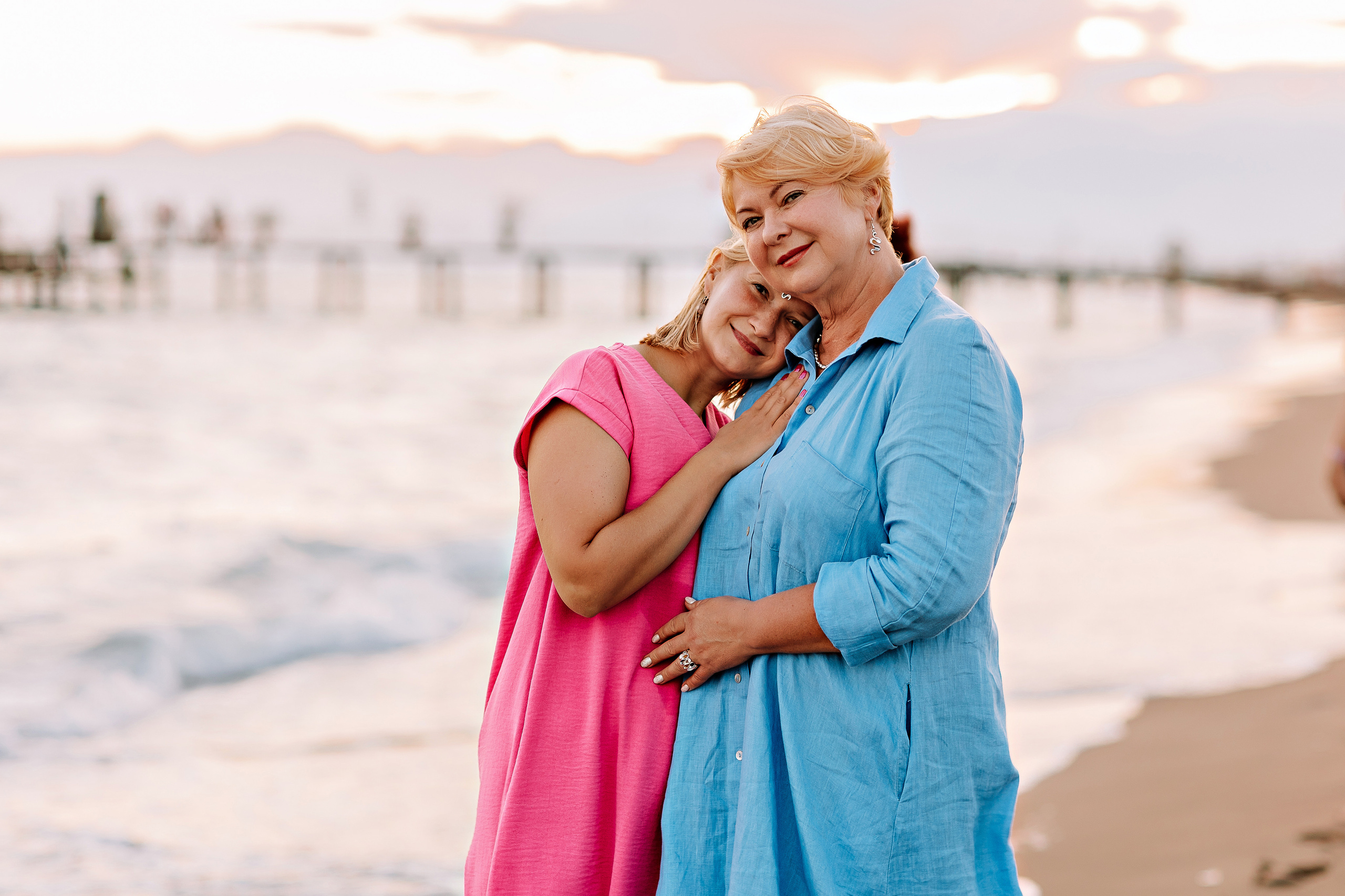 Семейная на берегу. Семейный фотограф Тюмень, фотограф на роды Салмина Мария