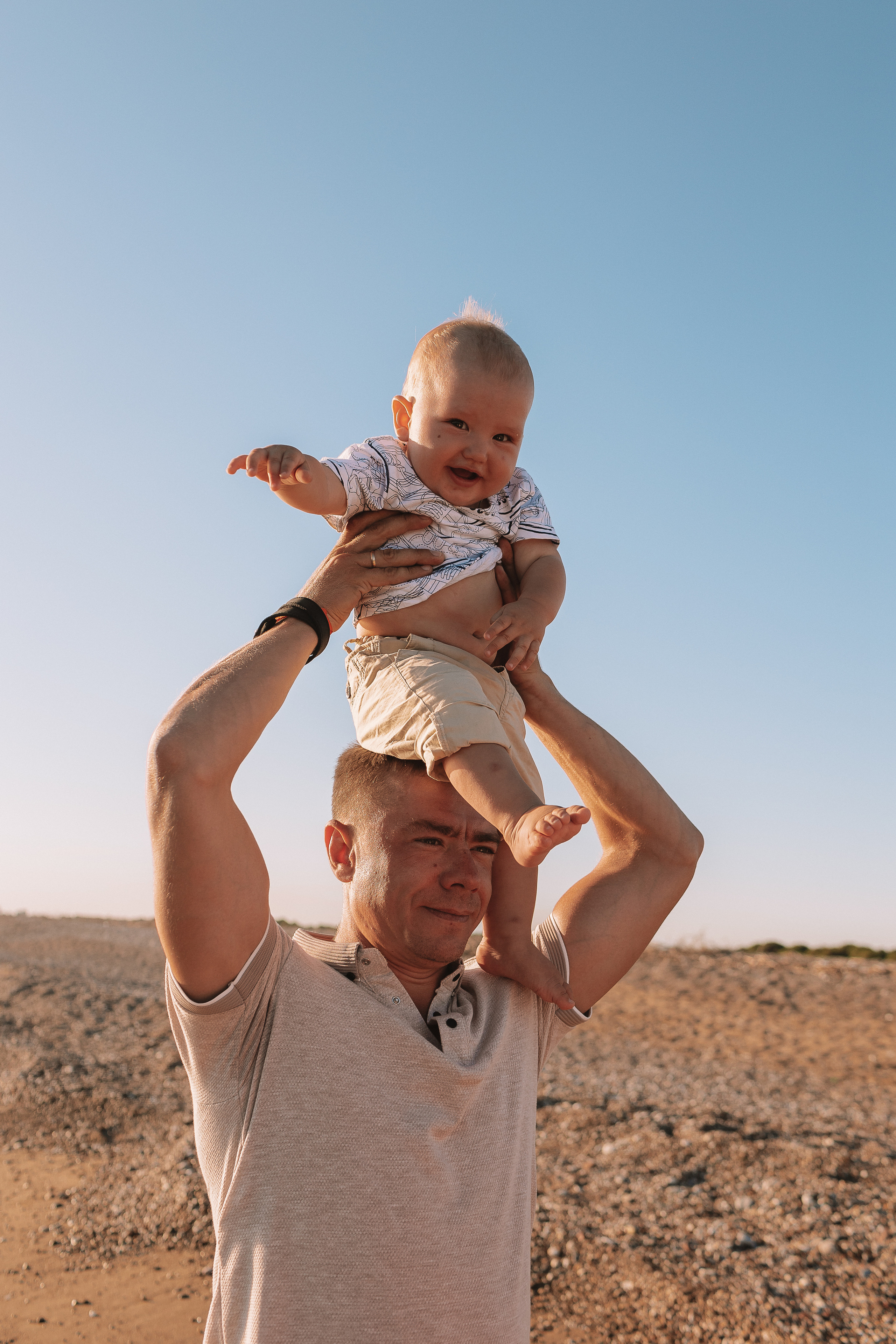 Семейная у моря. Семейный фотограф Тюмень, фотограф на роды Салмина Мария