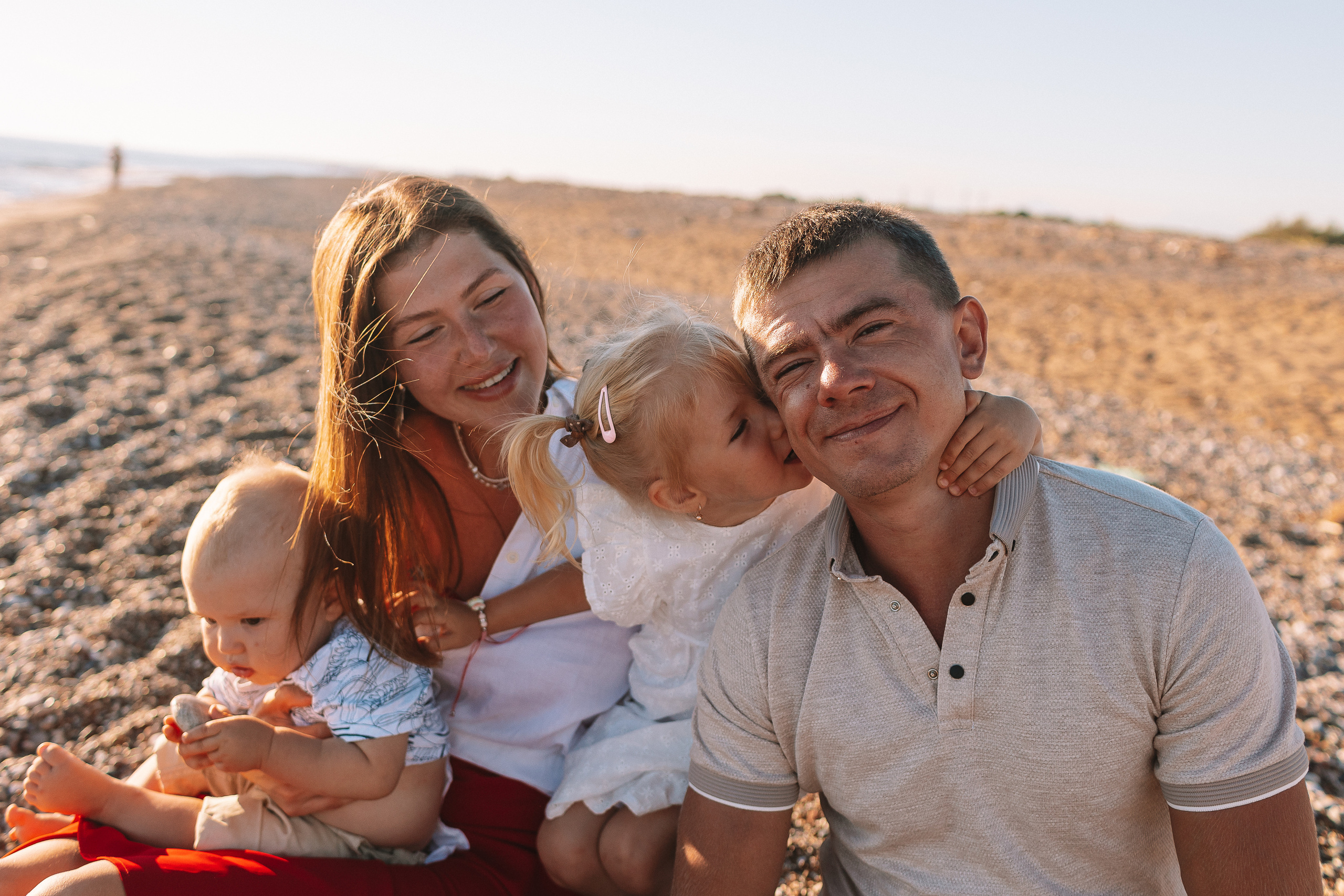 Семейная у моря. Семейный фотограф Тюмень, фотограф на роды Салмина Мария