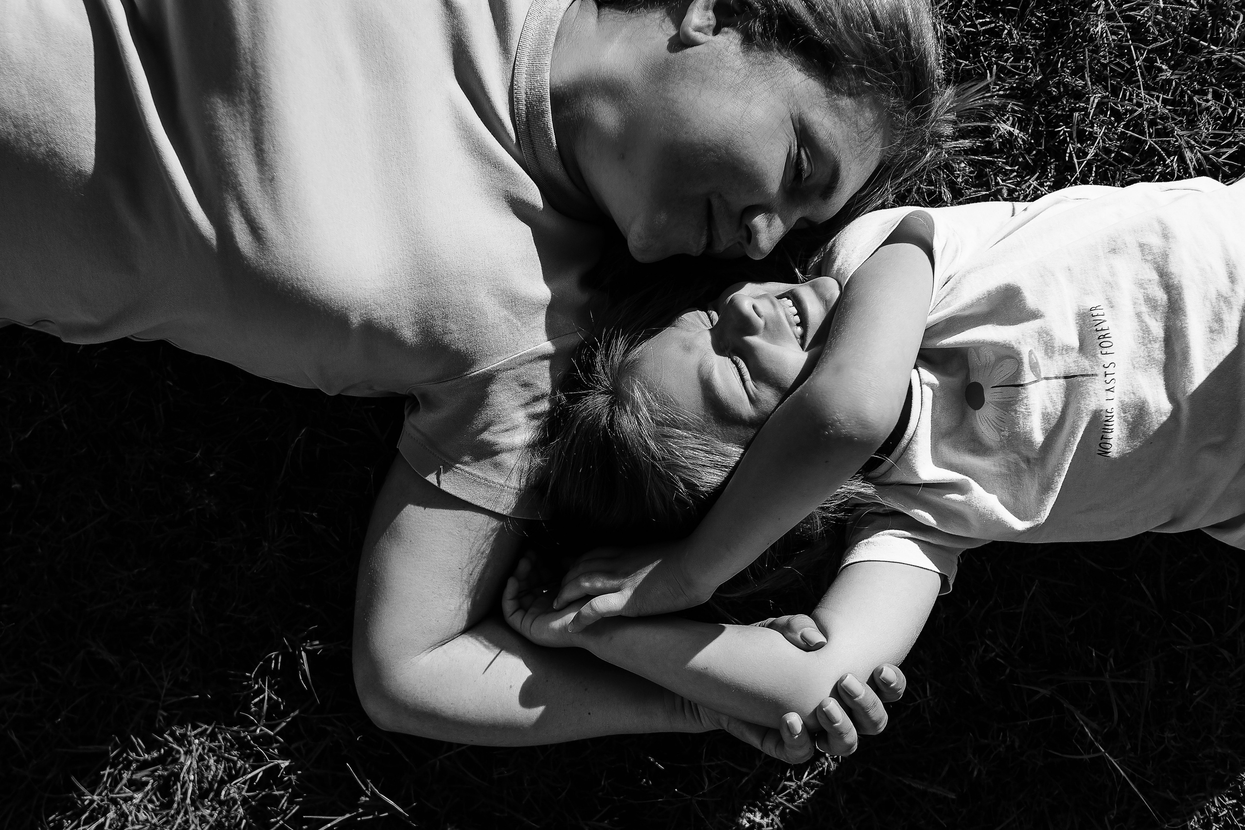 Пляж Сиде (бабушка и внучка). Семейный фотограф Тюмень, фотограф на роды Салмина Мария