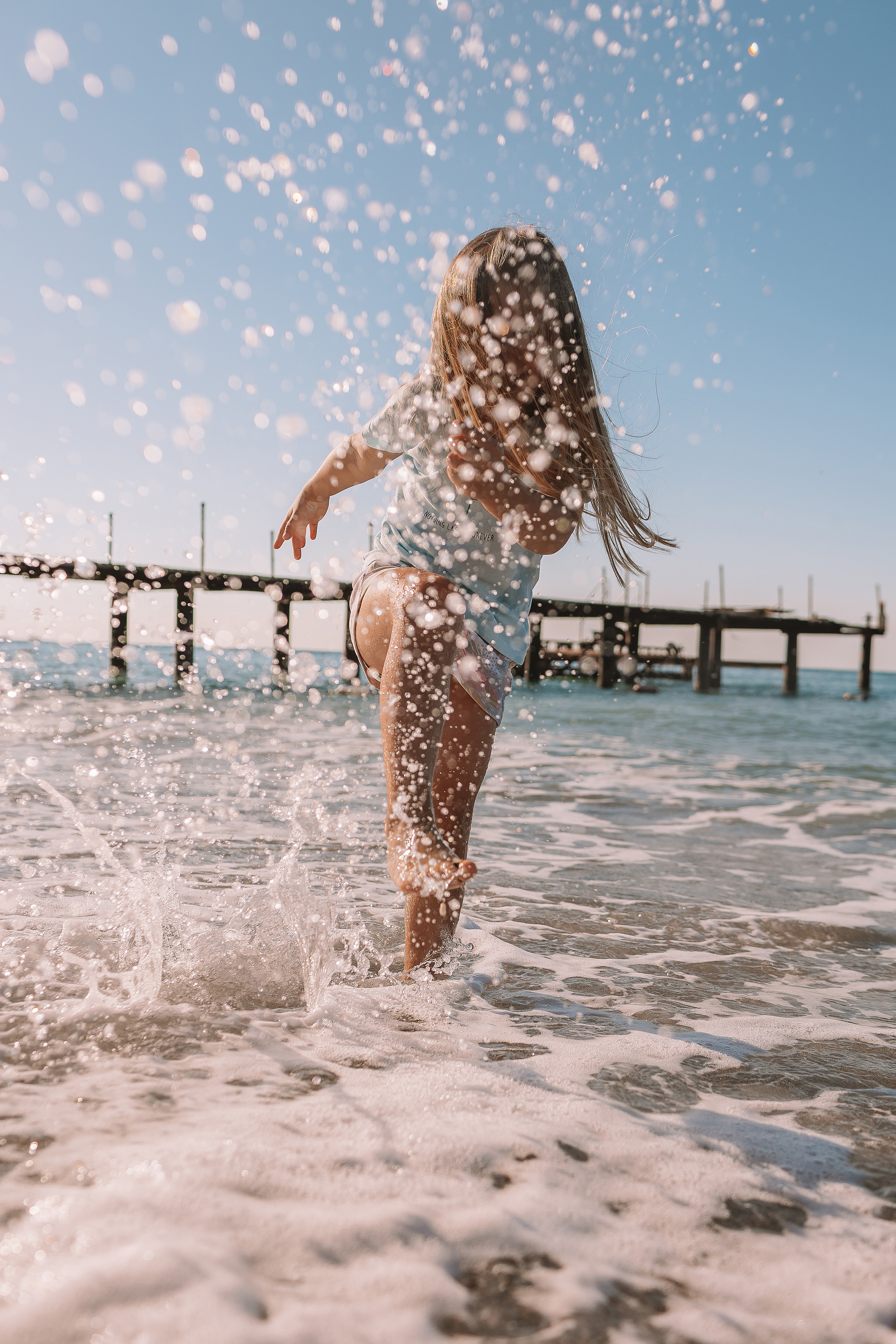 Пляж Сиде (бабушка и внучка). Семейный фотограф Тюмень, фотограф на роды Салмина Мария