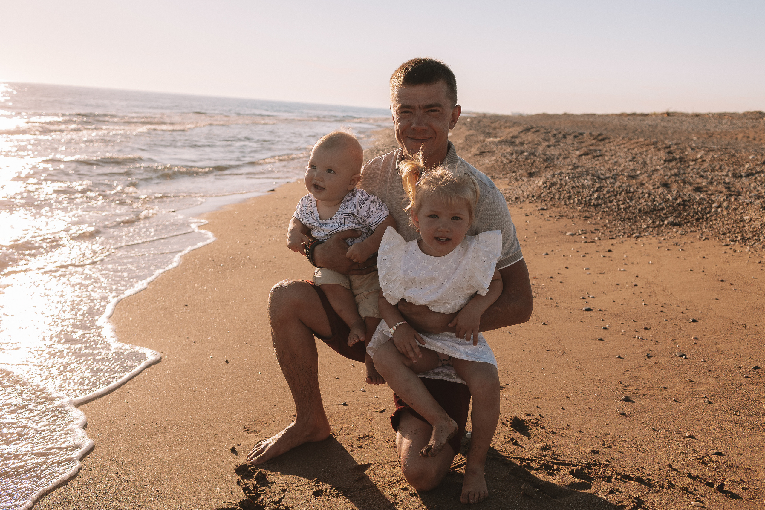 Семейная у моря. Семейный фотограф Тюмень, фотограф на роды Салмина Мария