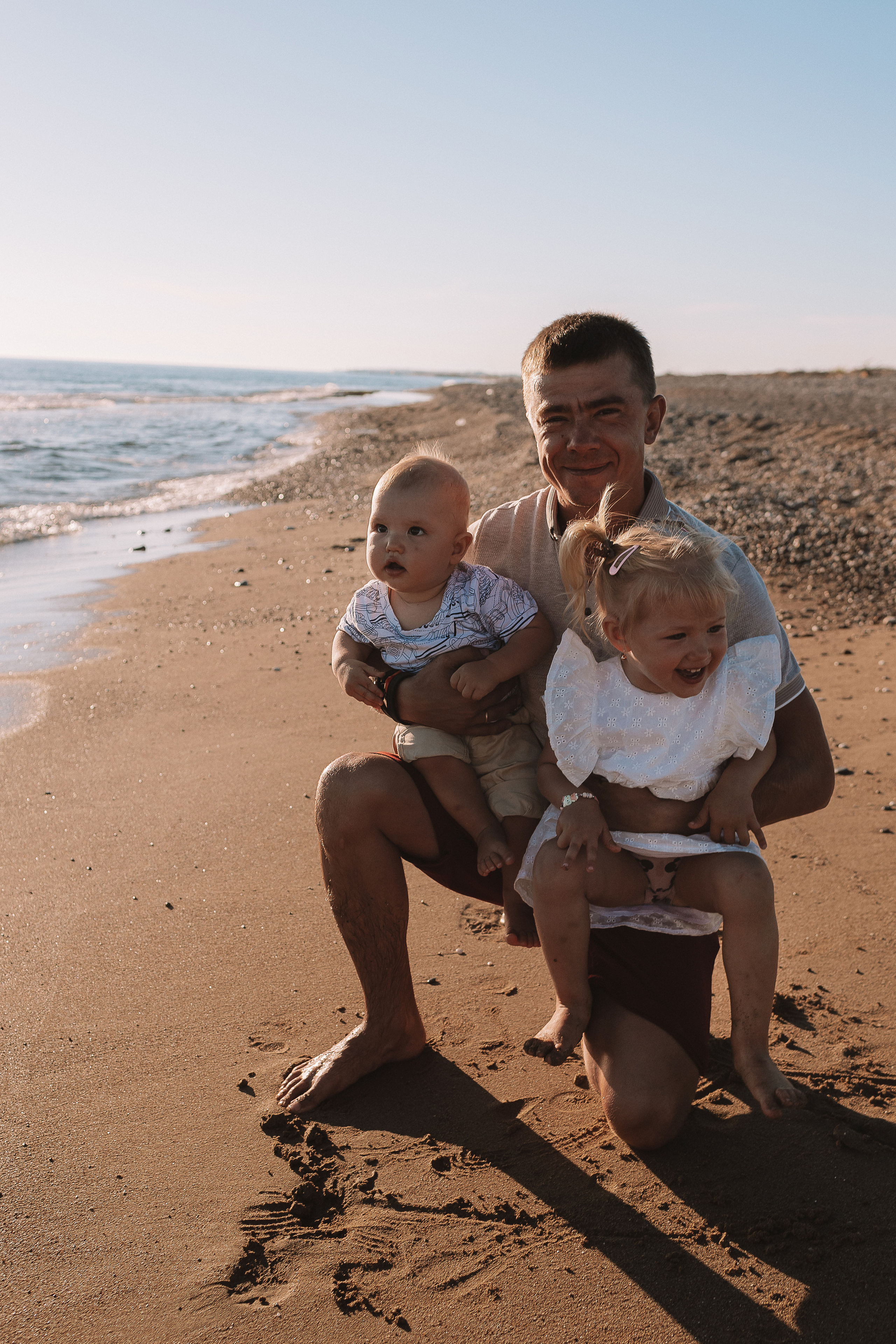 Семейная у моря. Семейный фотограф Тюмень, фотограф на роды Салмина Мария