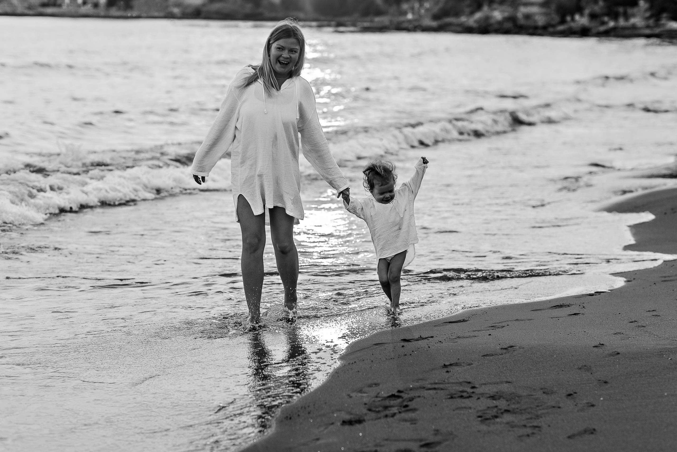 Сиде с малышкой. Семейный фотограф Тюмень, фотограф на роды Салмина Мария