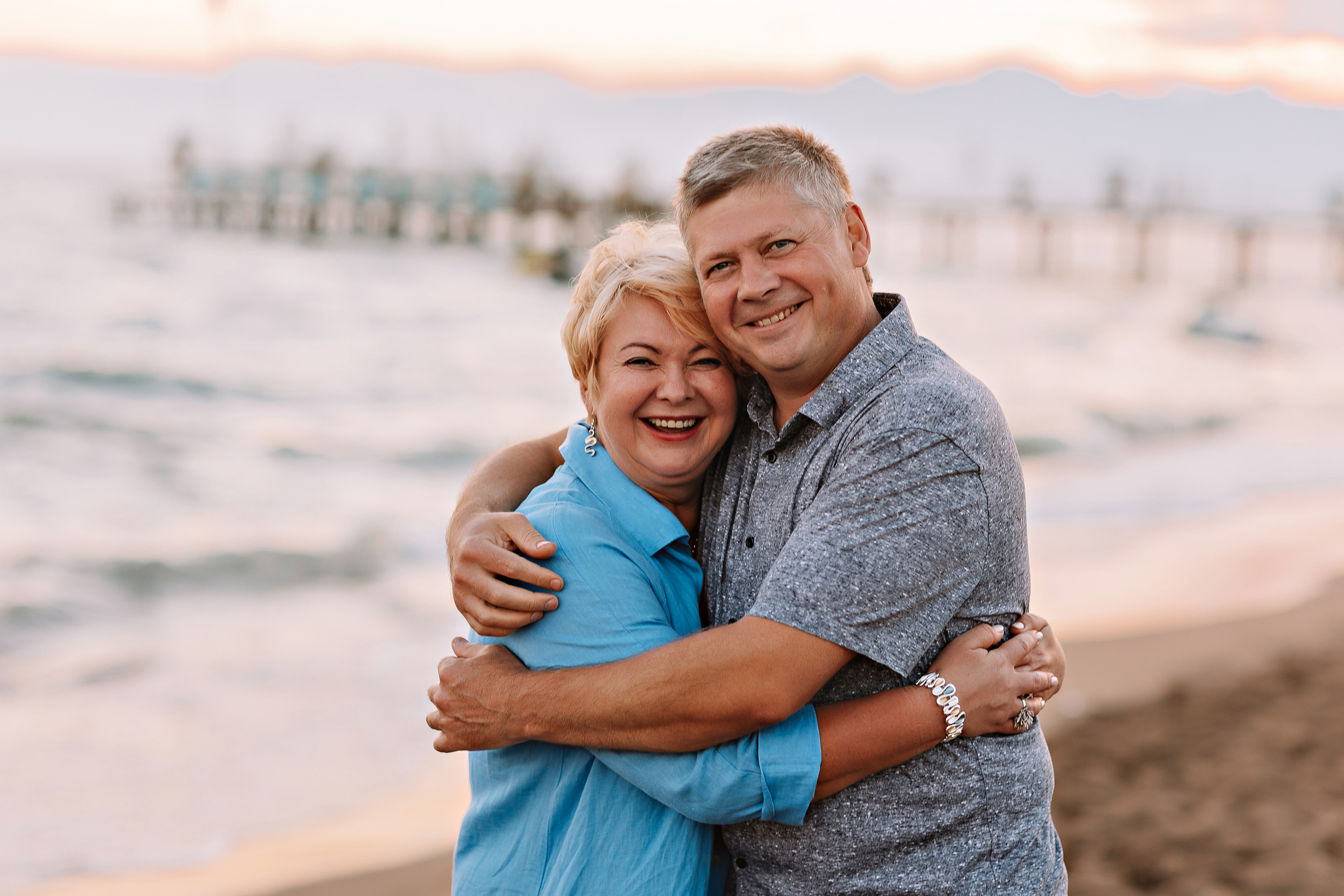 Семейная на берегу. Семейный фотограф Тюмень, фотограф на роды Салмина Мария