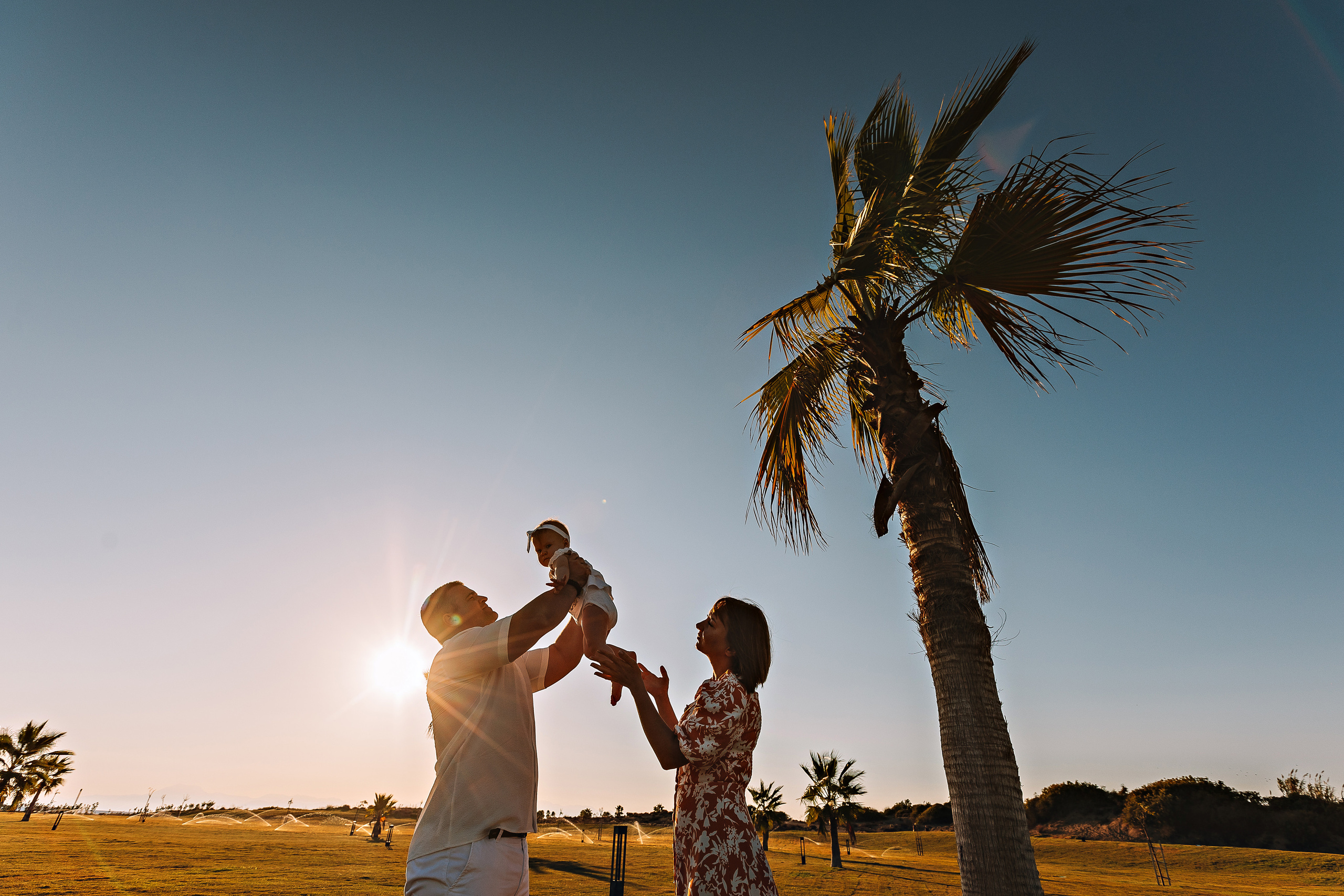 С малышкой на море. Семейный фотограф Тюмень, фотограф на роды Салмина Мария