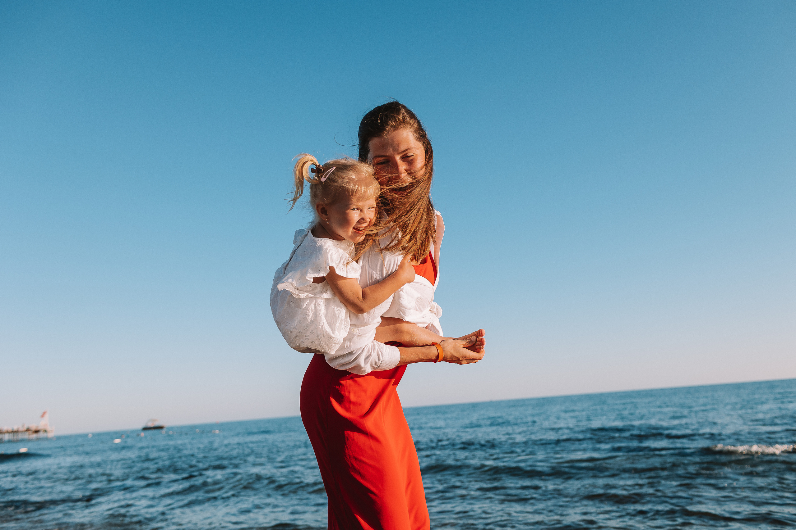 Семейная у моря. Семейный фотограф Тюмень, фотограф на роды Салмина Мария