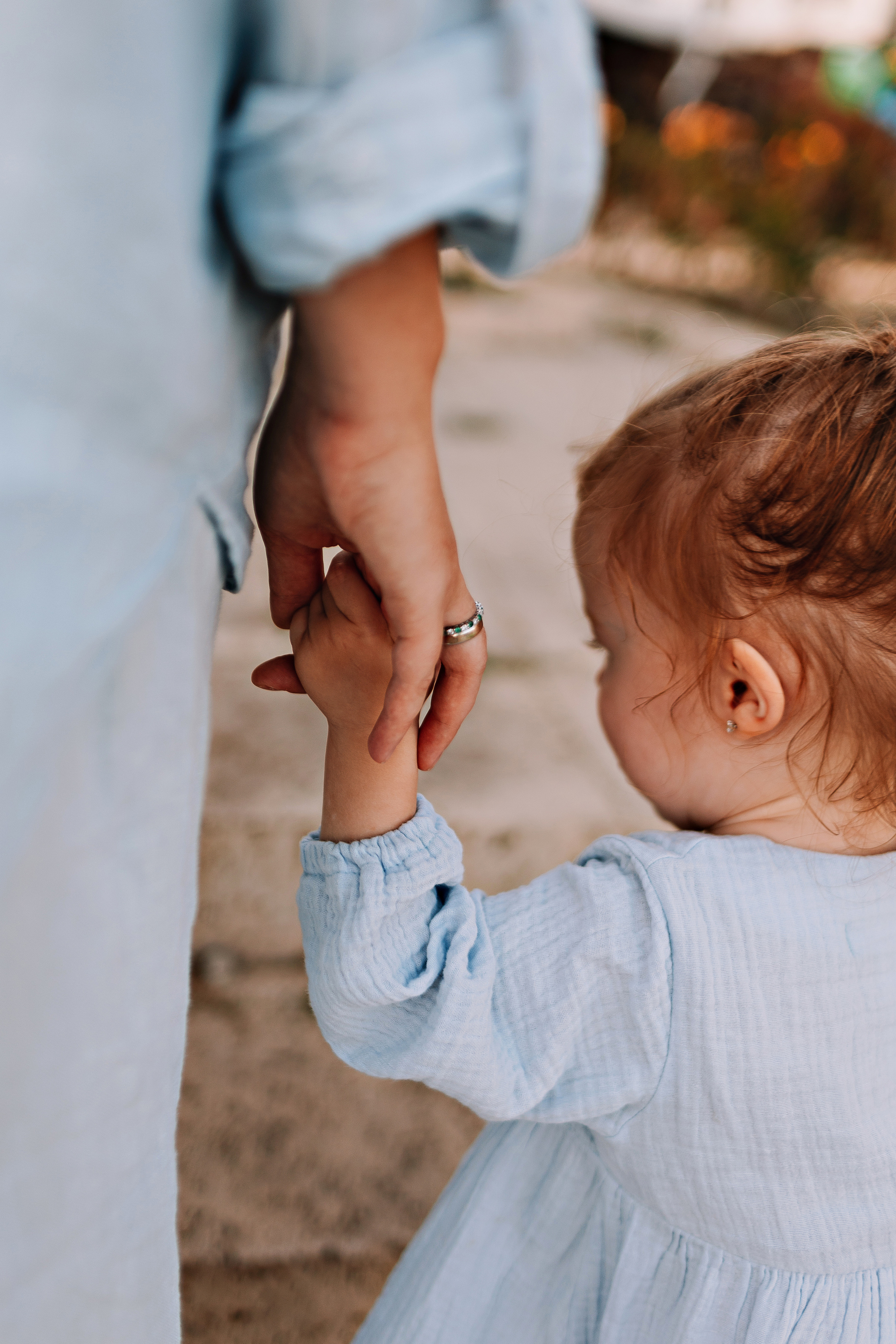 Сиде с малышкой. Семейный фотограф Тюмень, фотограф на роды Салмина Мария
