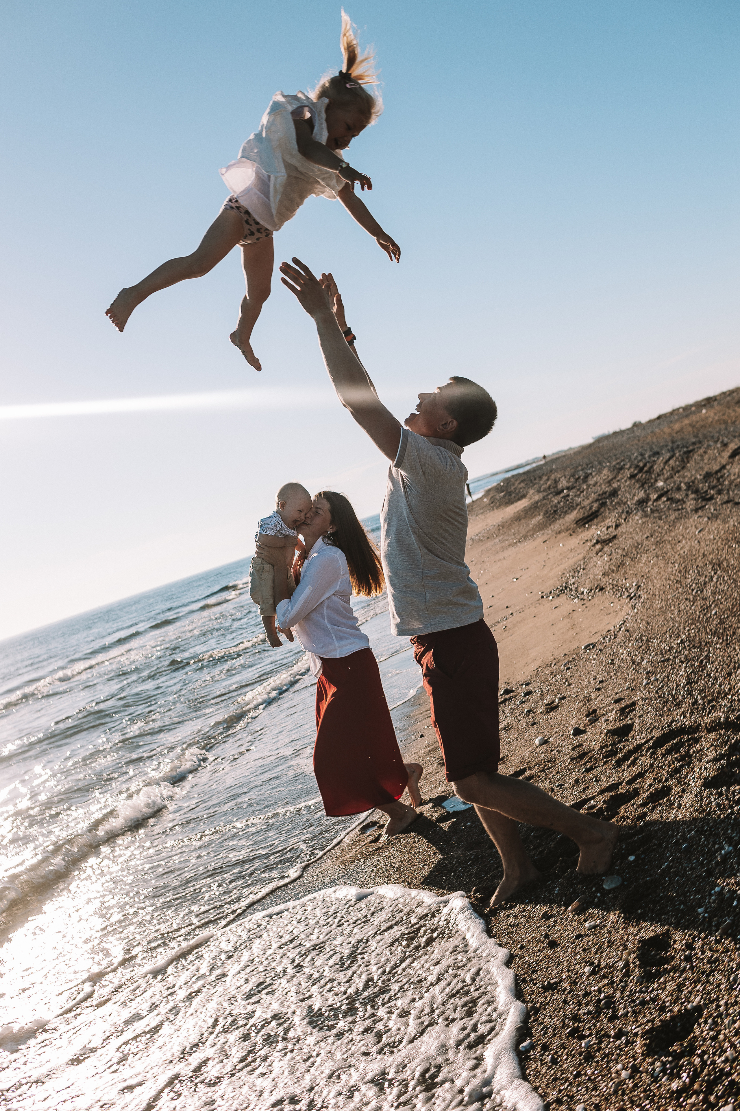 Семейная у моря. Семейный фотограф Тюмень, фотограф на роды Салмина Мария