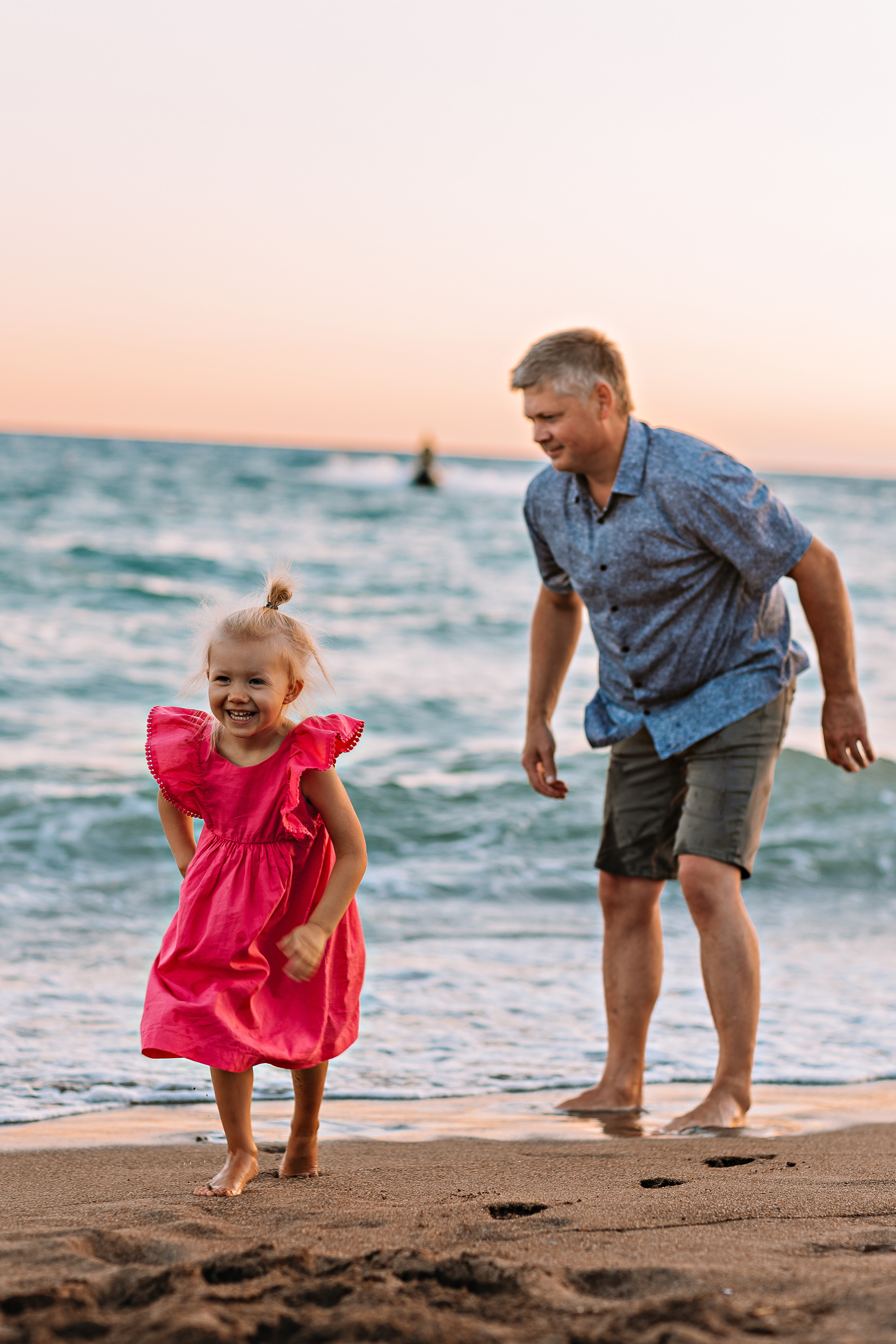 Семейная на берегу. Семейный фотограф Тюмень, фотограф на роды Салмина Мария