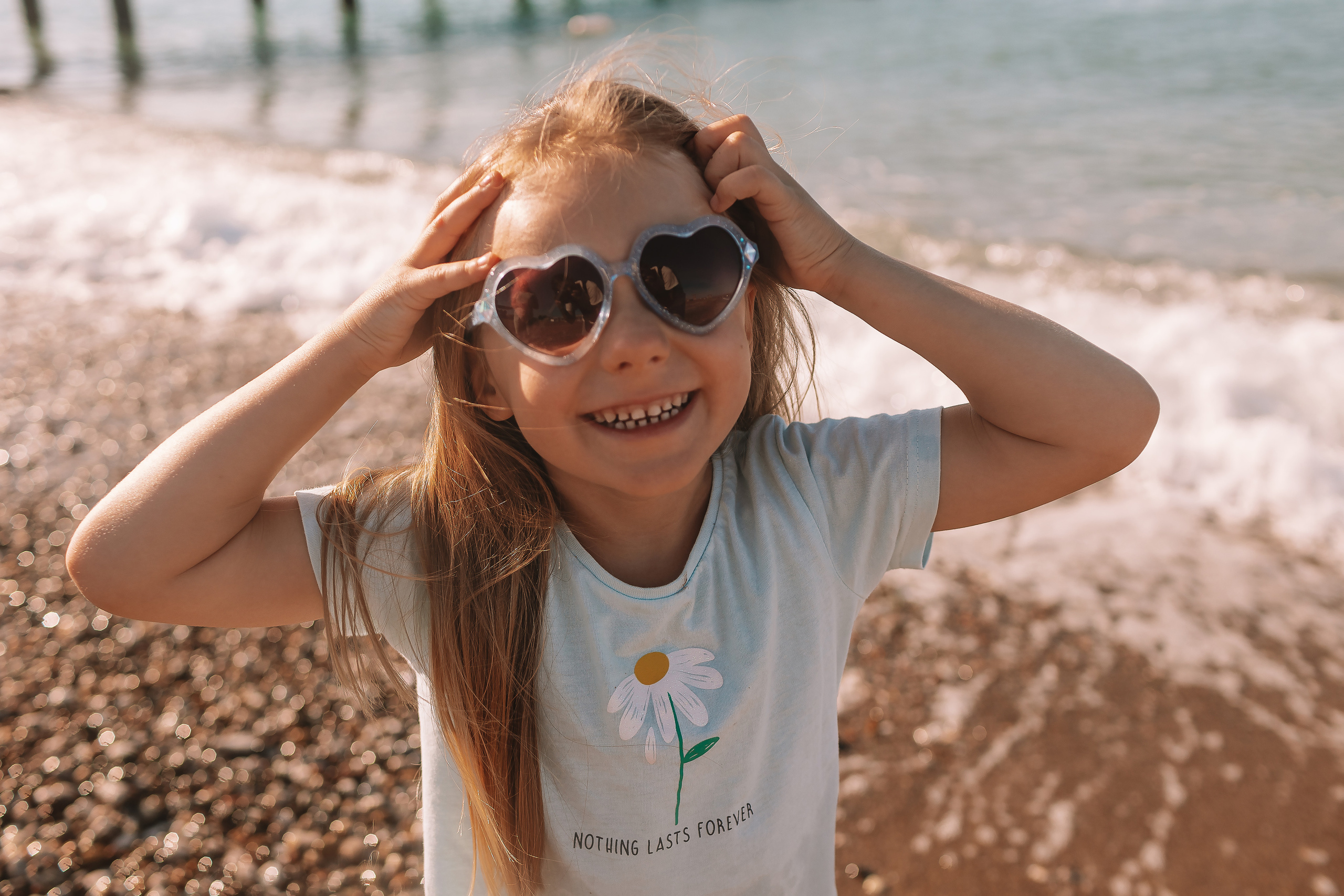 Пляж Сиде (бабушка и внучка). Семейный фотограф Тюмень, фотограф на роды Салмина Мария