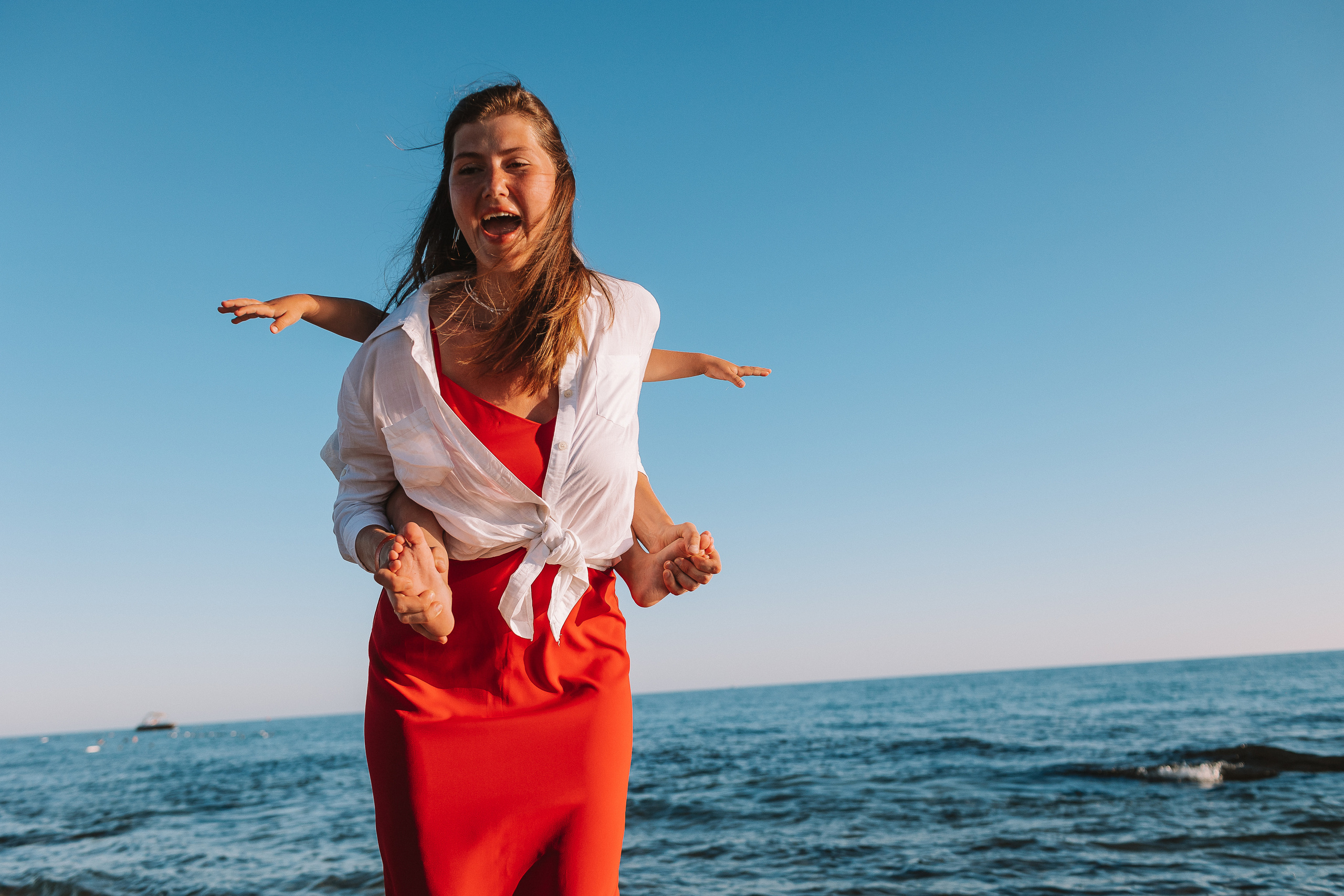 Семейная у моря. Семейный фотограф Тюмень, фотограф на роды Салмина Мария